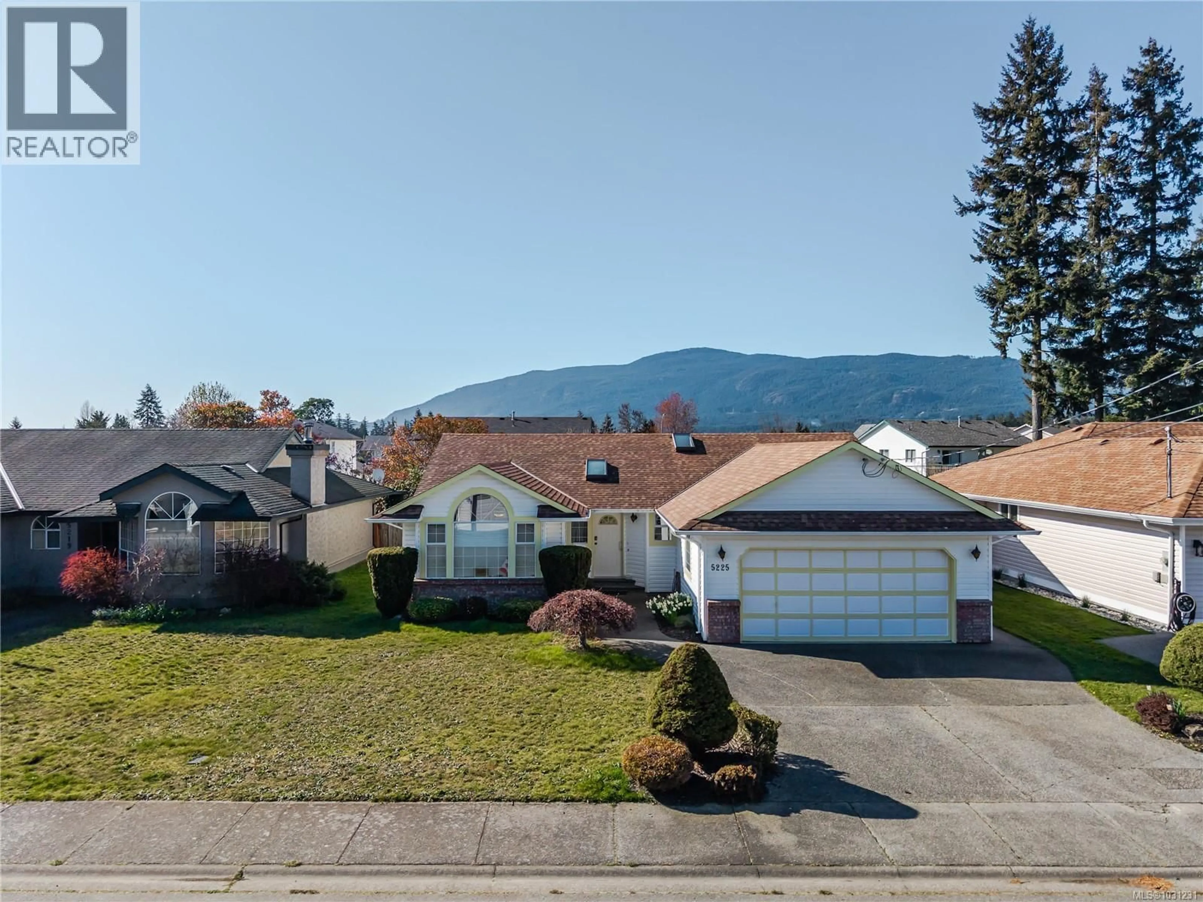 A pic from outside/outdoor area/front of a property/back of a property/a pic from drone, mountain view for 5225 KAITLYNS WAY, Nanaimo British Columbia V9T5W1