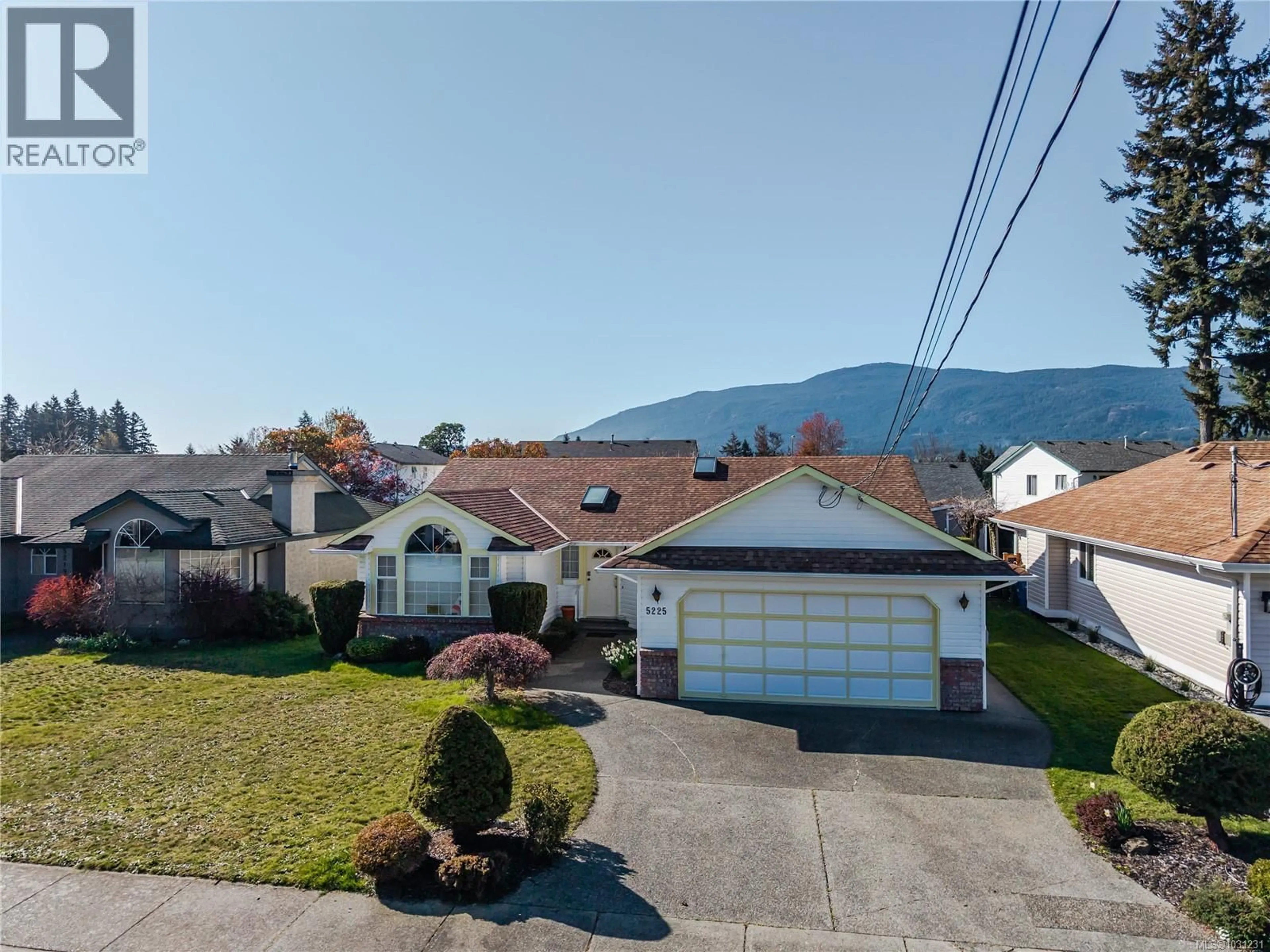 A pic from outside/outdoor area/front of a property/back of a property/a pic from drone, mountain view for 5225 KAITLYNS WAY, Nanaimo British Columbia V9T5W1