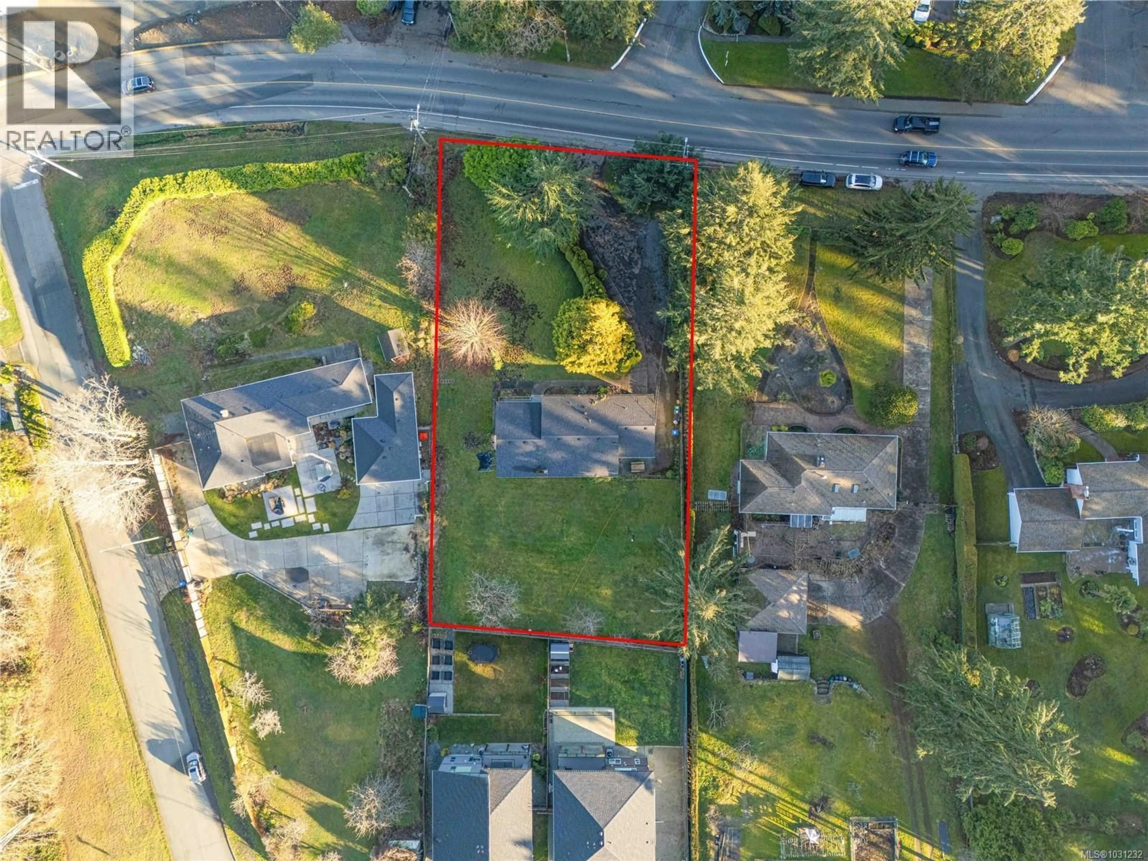 A pic from outside/outdoor area/front of a property/back of a property/a pic from drone, street for 2555 DEPARTURE BAY ROAD, Nanaimo British Columbia V9S3W2
