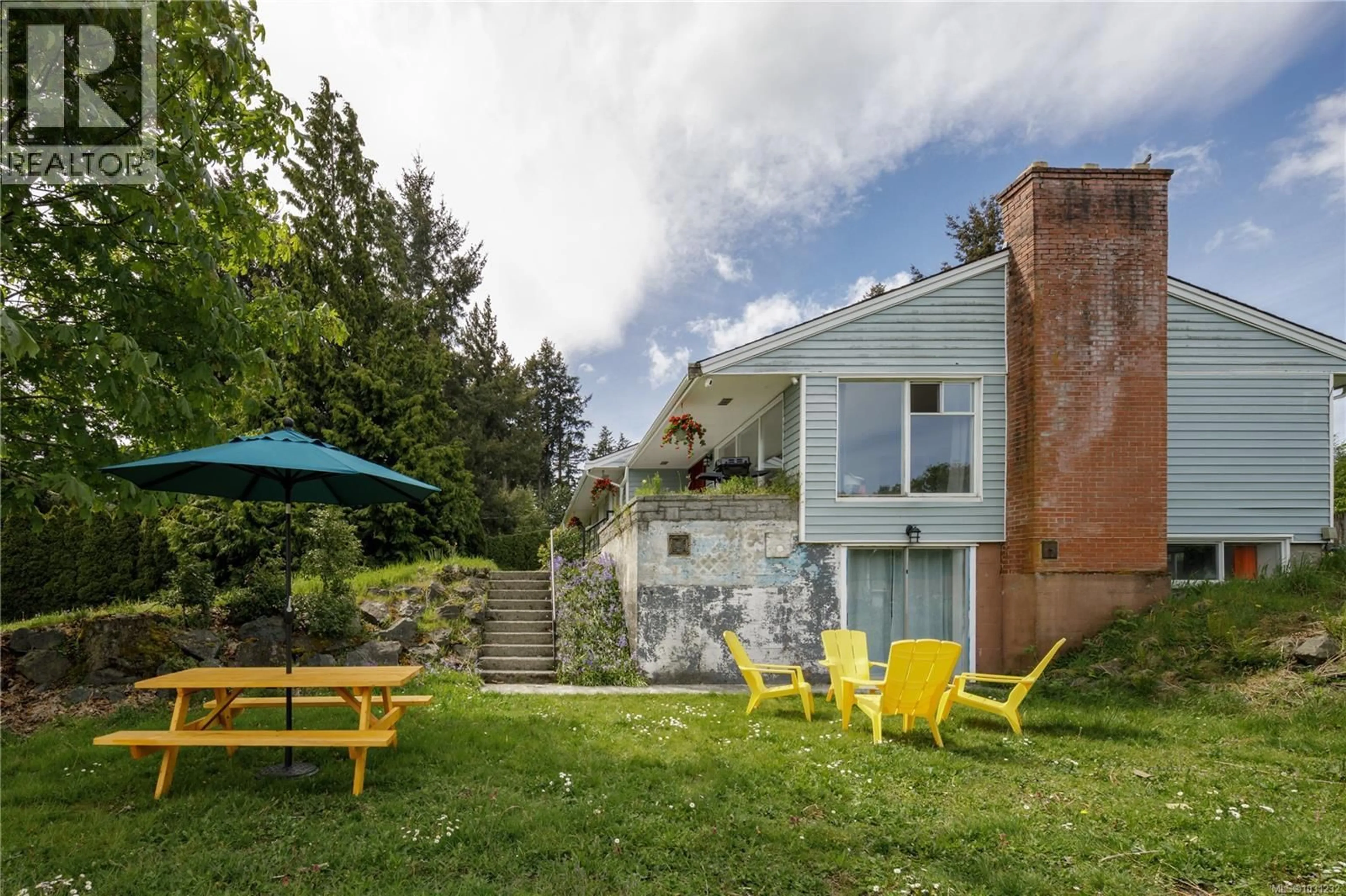 Patio, unknown for 2555 DEPARTURE BAY ROAD, Nanaimo British Columbia V9S3W2