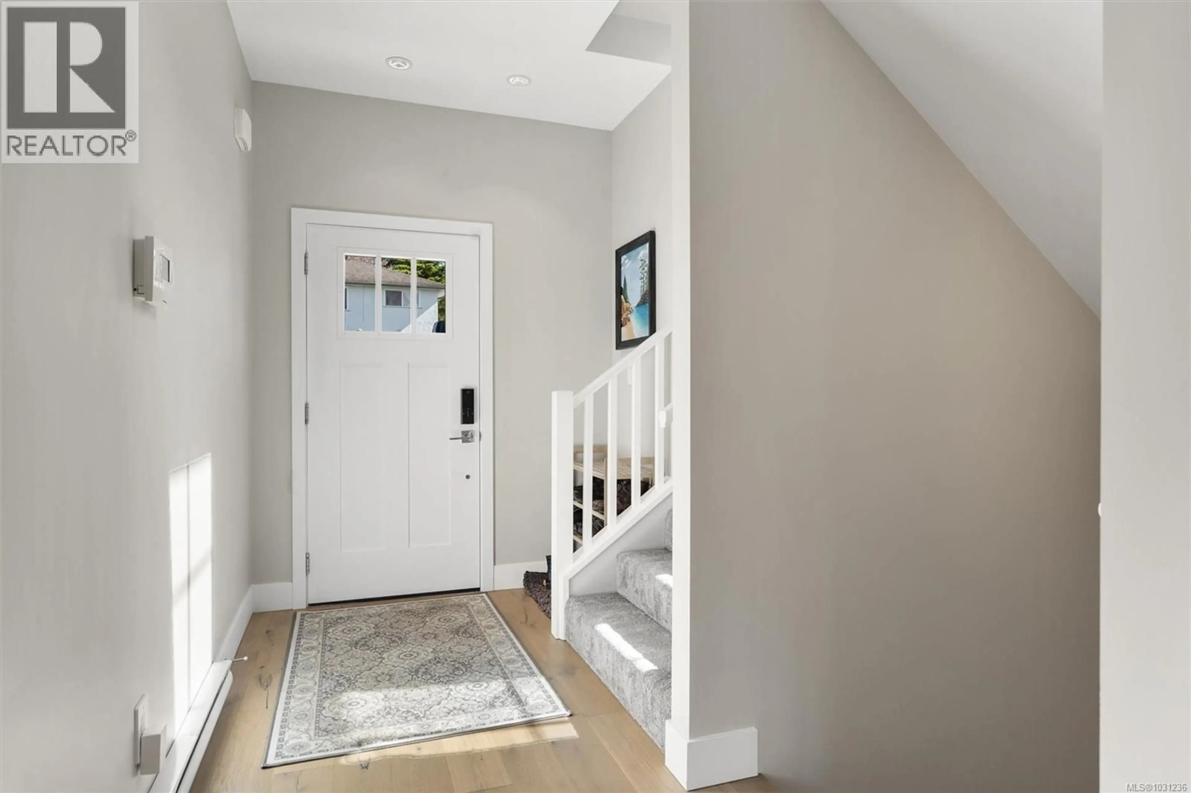 Indoor entryway for 932 ARCADIA STREET, Esquimalt British Columbia V9A5X1