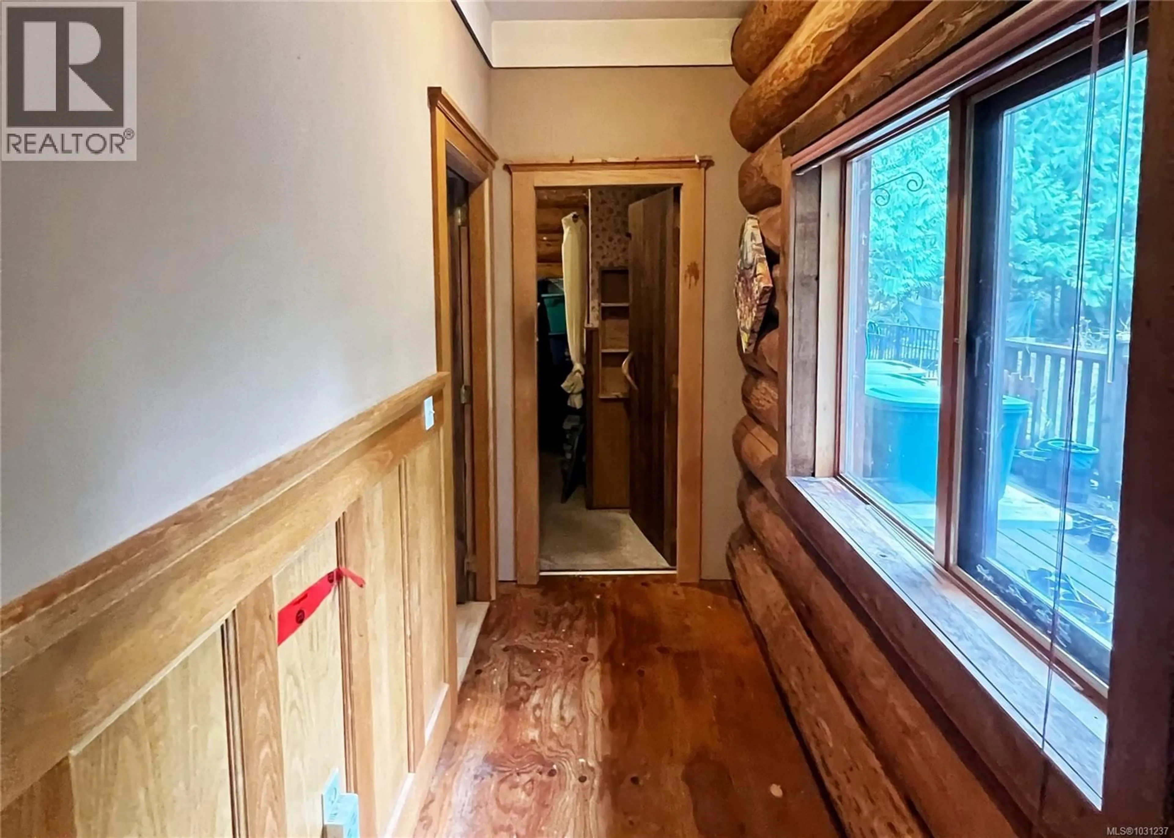 Indoor foyer for 10760 GUILBRIDE DRIVE, Saltair British Columbia V0G2B2