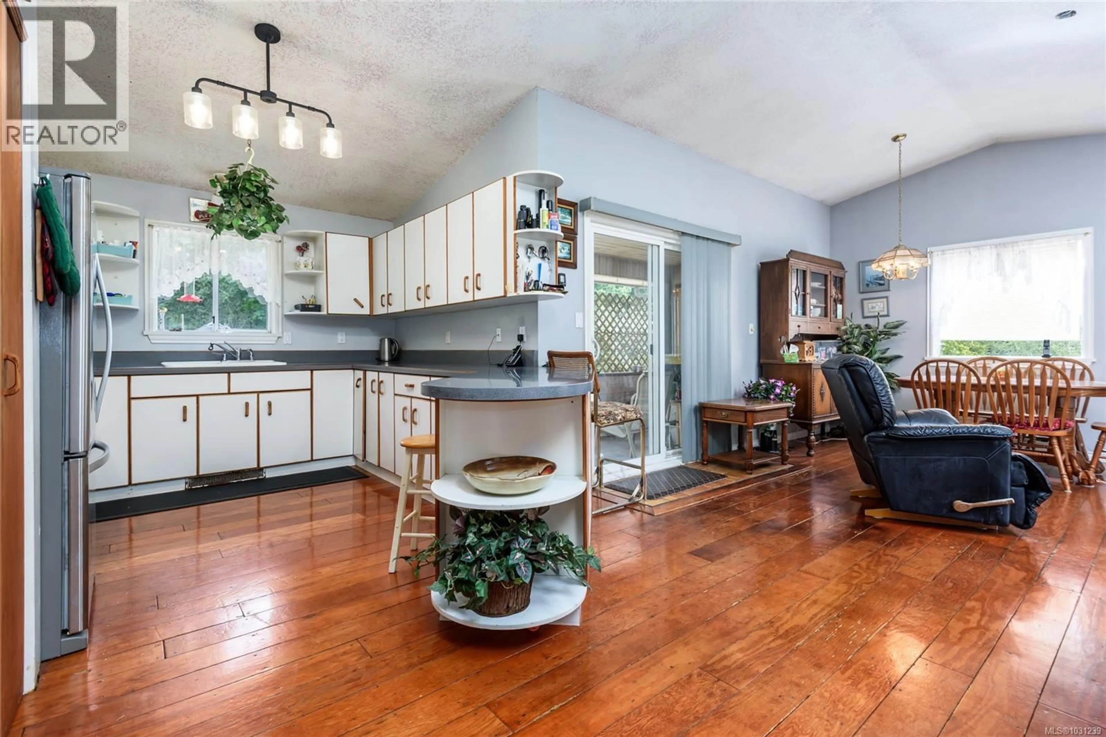 Open concept kitchen, unknown for 2186 WAVELAND ROAD, Courtenay British Columbia V9J1X8