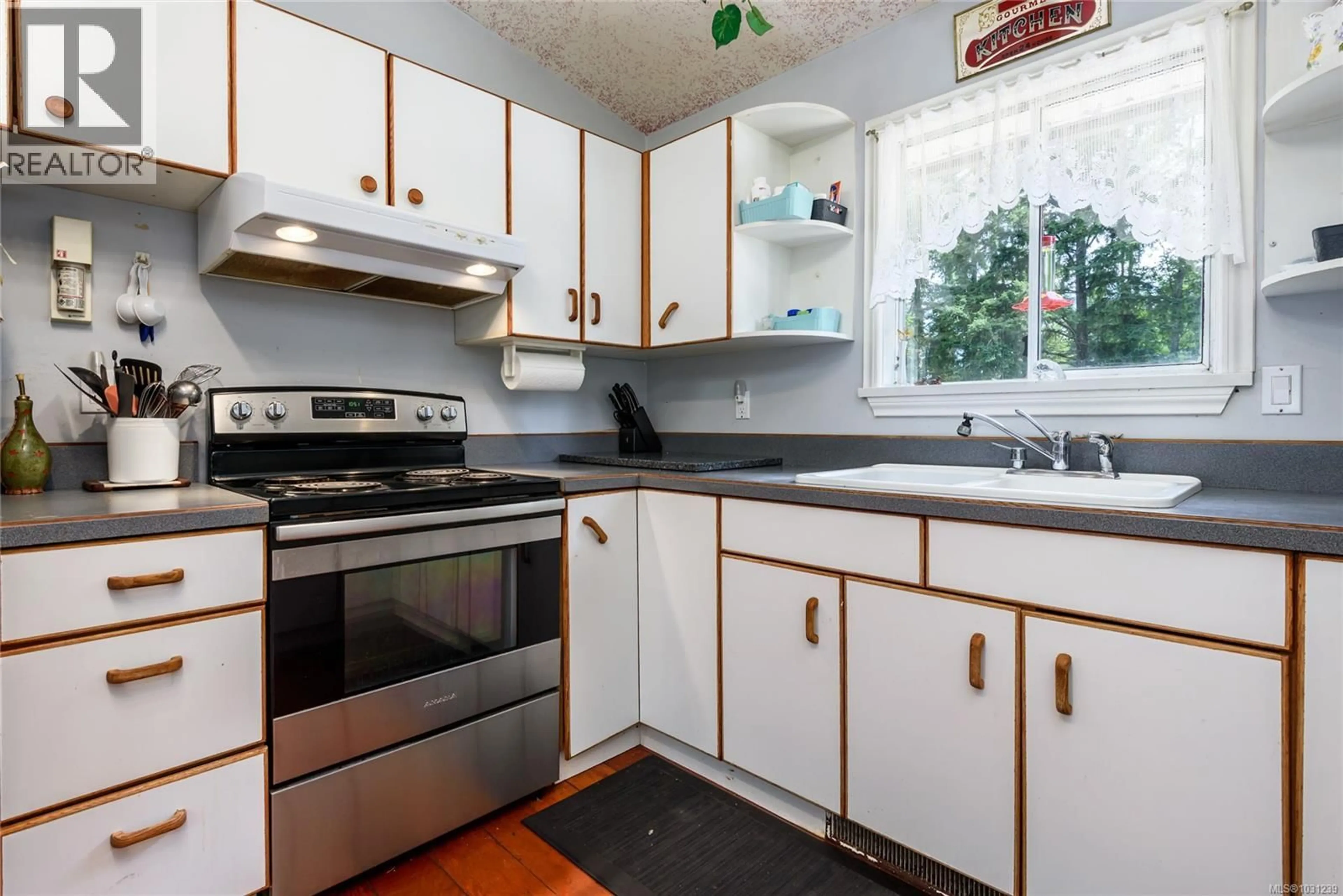 Standard kitchen, unknown for 2186 WAVELAND ROAD, Courtenay British Columbia V9J1X8