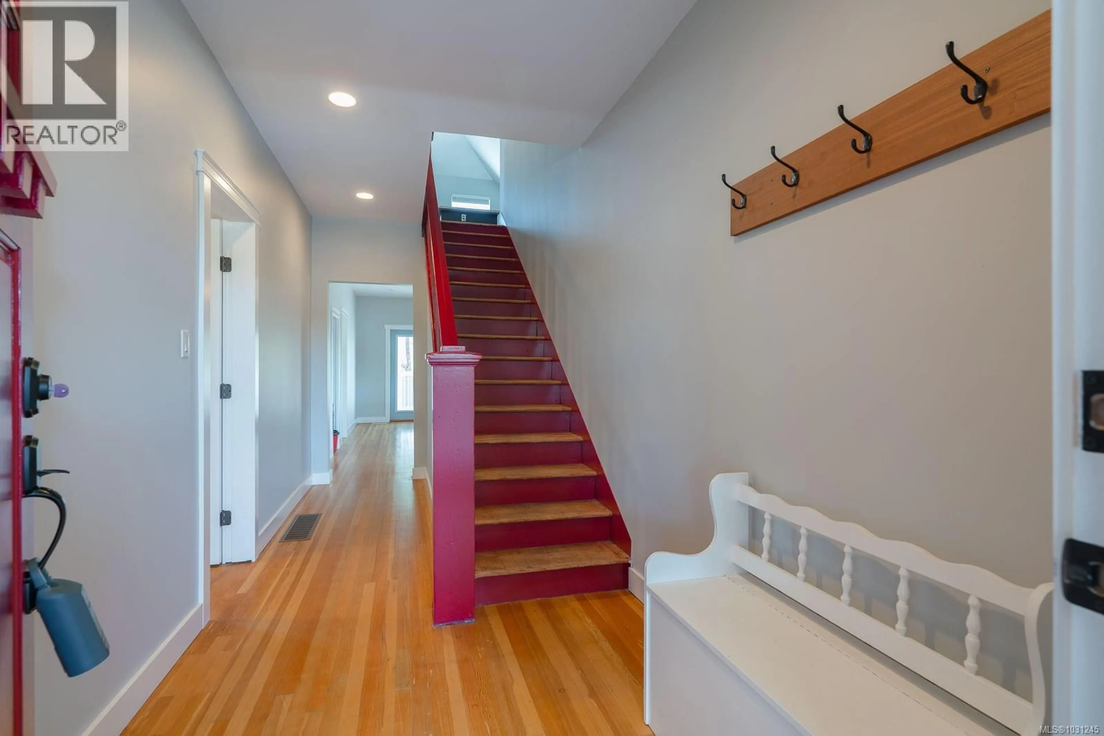 Indoor foyer for 3807 5TH AVENUE, Port Alberni British Columbia V9Y4K5