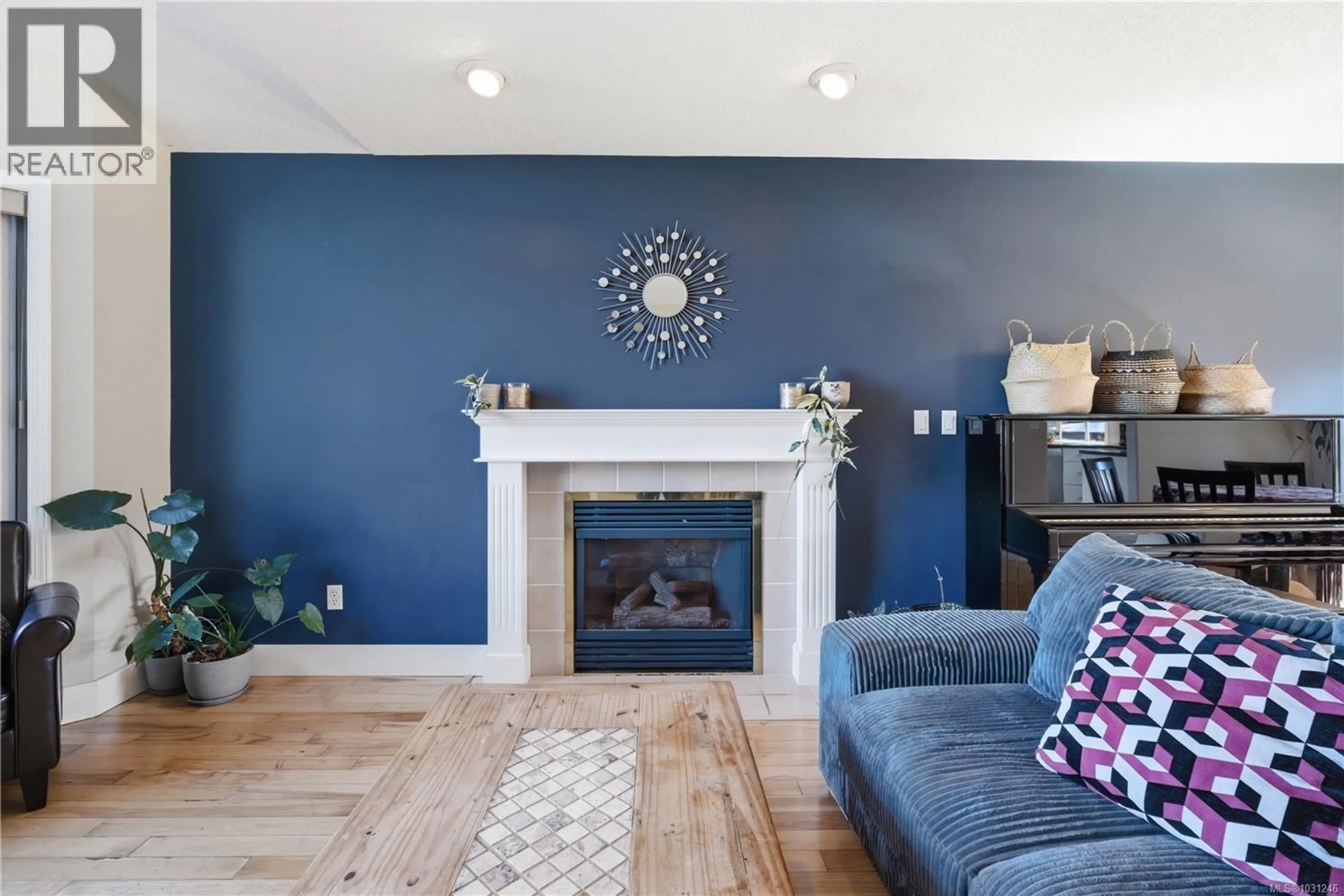 Living room with furniture, unknown for 6114 WHITNEY PLACE, Duncan British Columbia V9L5N3