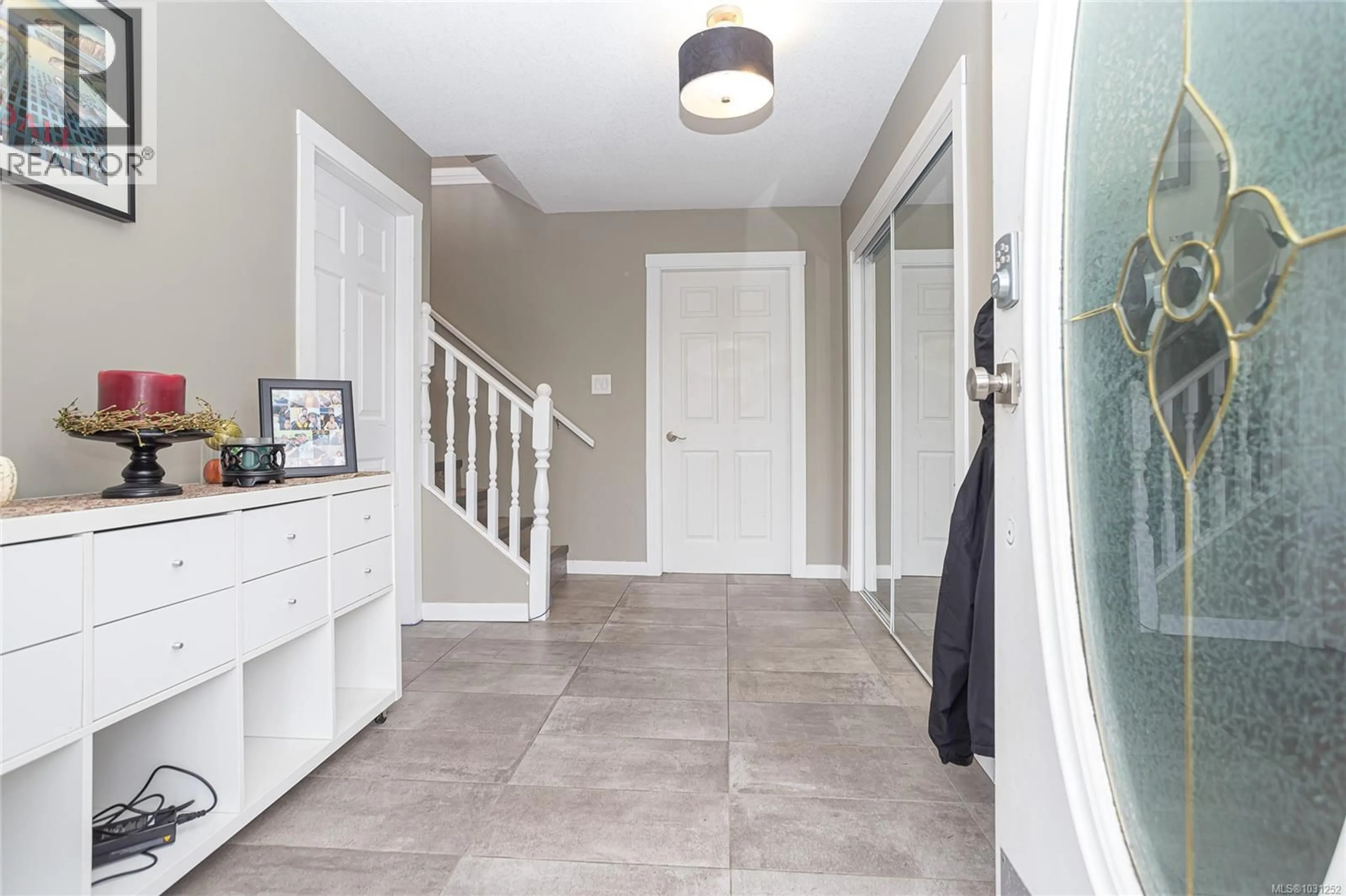 Indoor entryway for 671 MARSH WREN PLACE, Nanaimo British Columbia V9T5R4