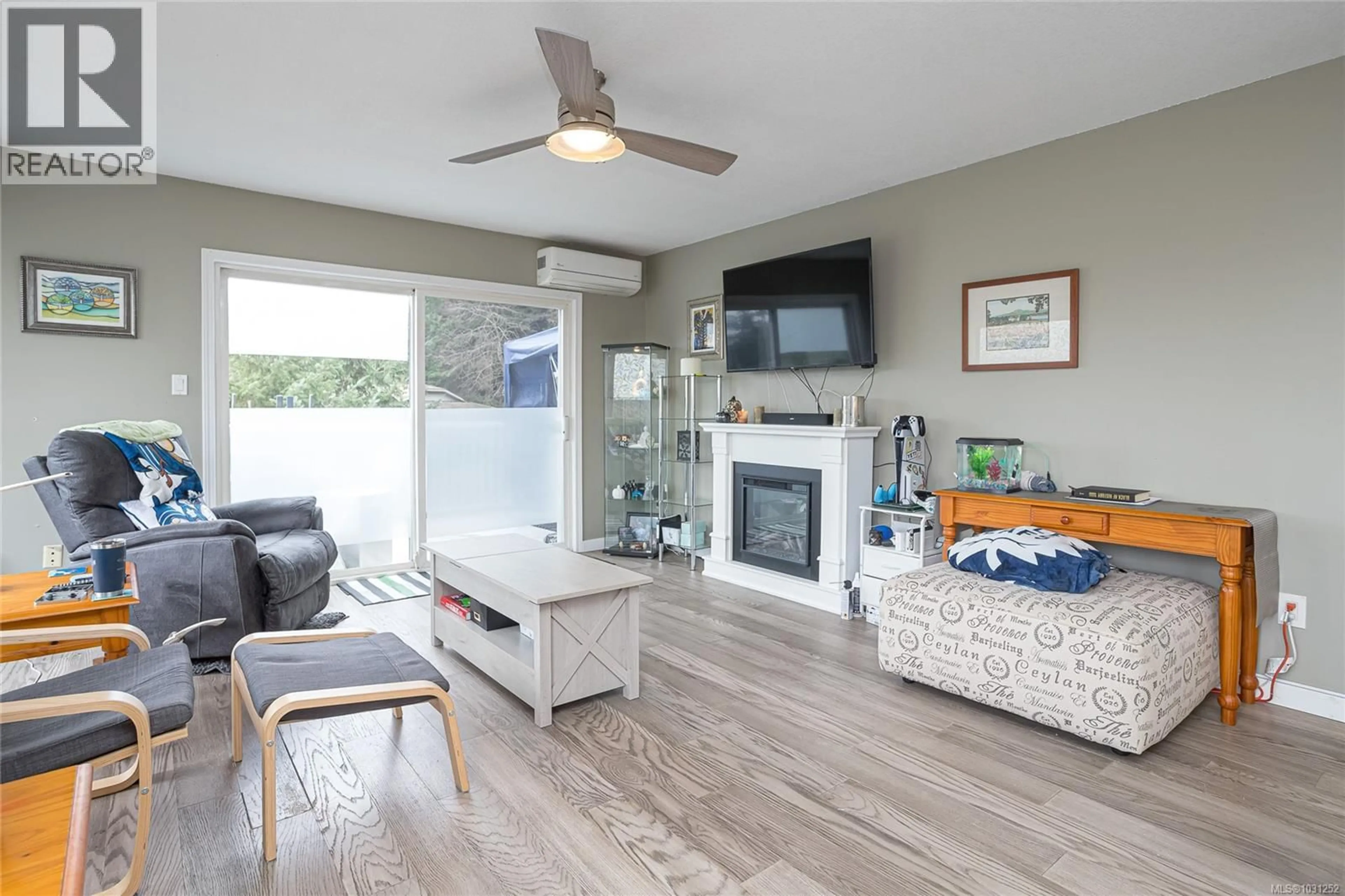 Living room with furniture, wood/laminate floor for 671 MARSH WREN PLACE, Nanaimo British Columbia V9T5R4