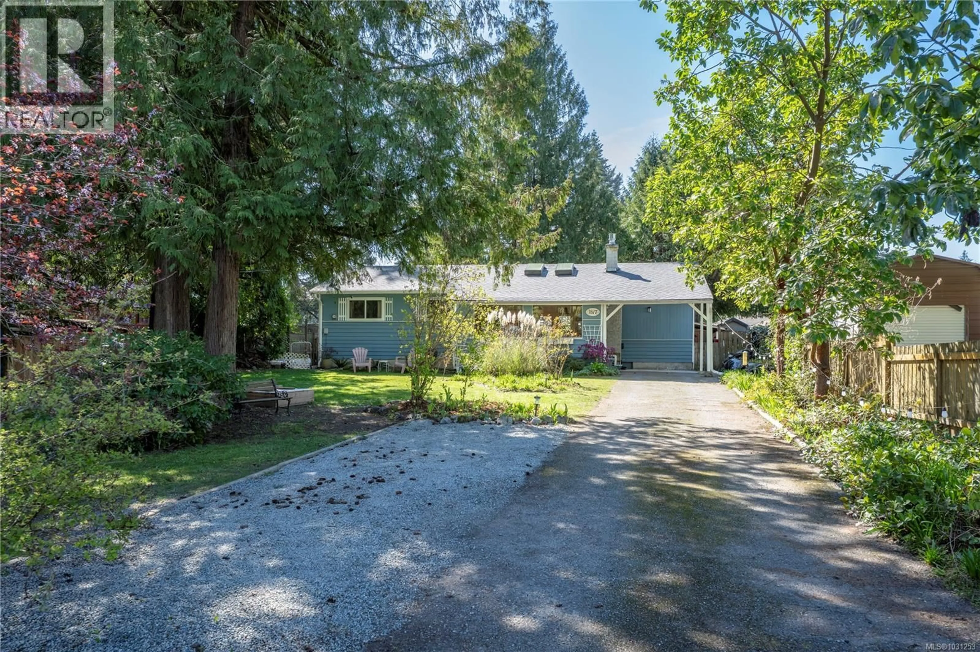A pic from outside/outdoor area/front of a property/back of a property/a pic from drone, street for 1817 MEADOWLARK CRESCENT, Nanaimo British Columbia V9X1G6