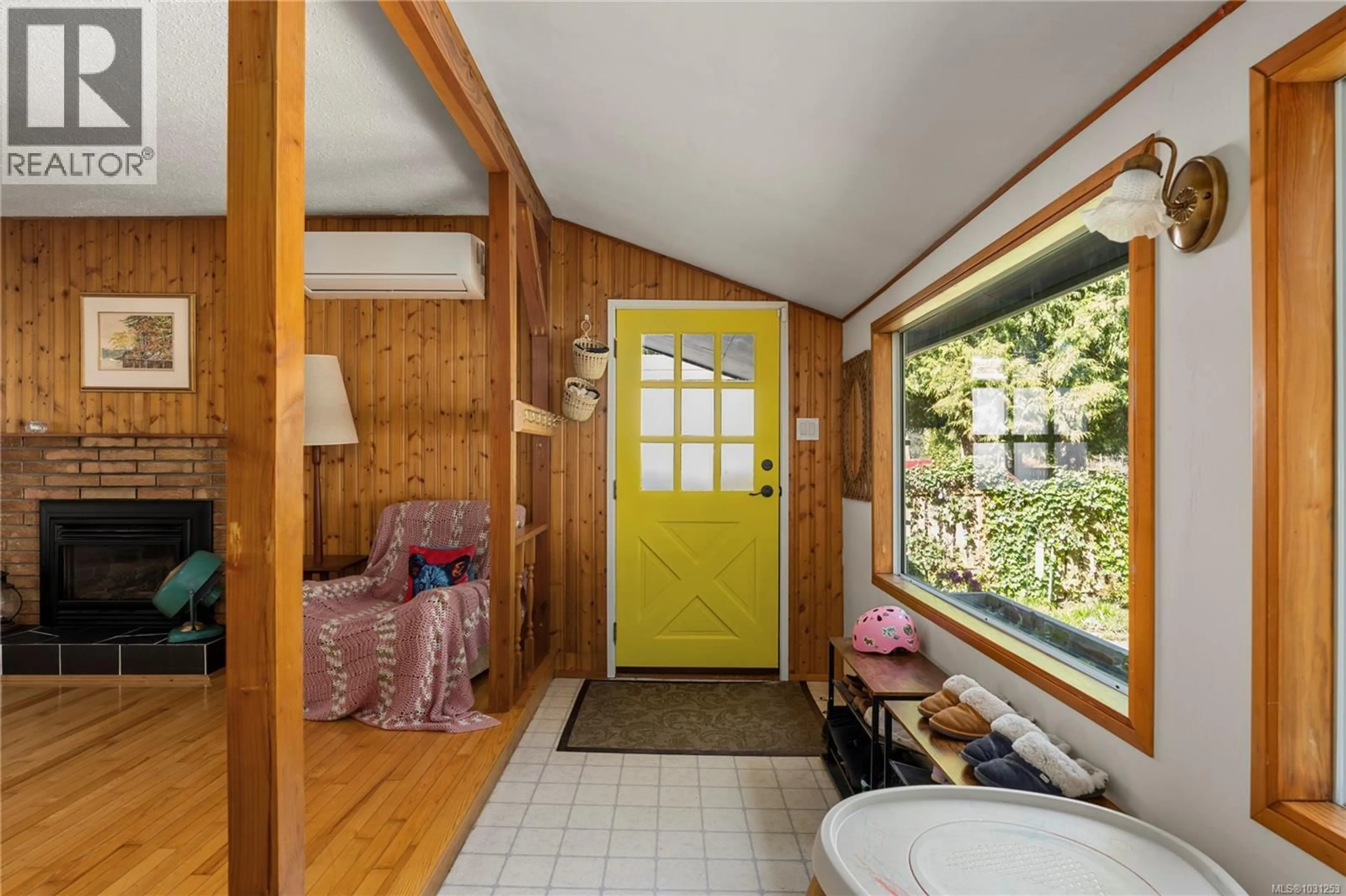 Standard bathroom, ceramic/tile floor for 1817 MEADOWLARK CRESCENT, Nanaimo British Columbia V9X1G6
