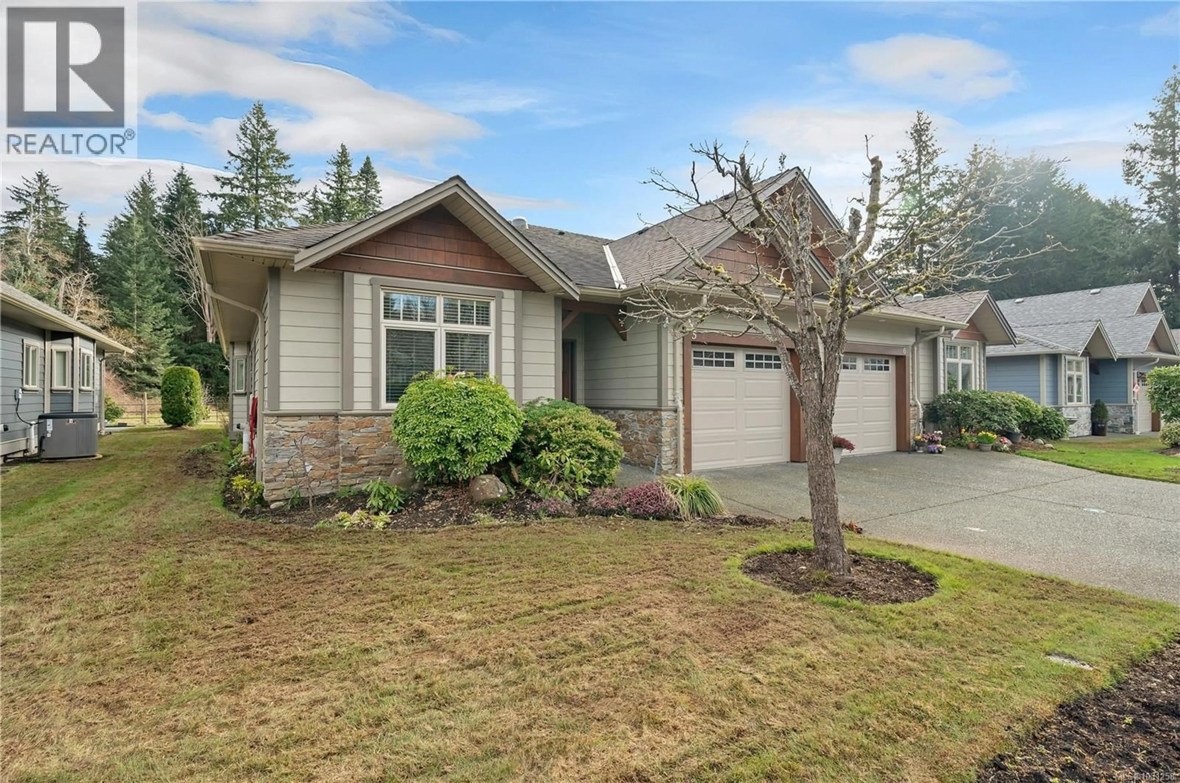 Home with vinyl exterior material, street for 5 - 48 MCPHEDRAN ROAD SOUTH, Campbell River British Columbia V9W3C6