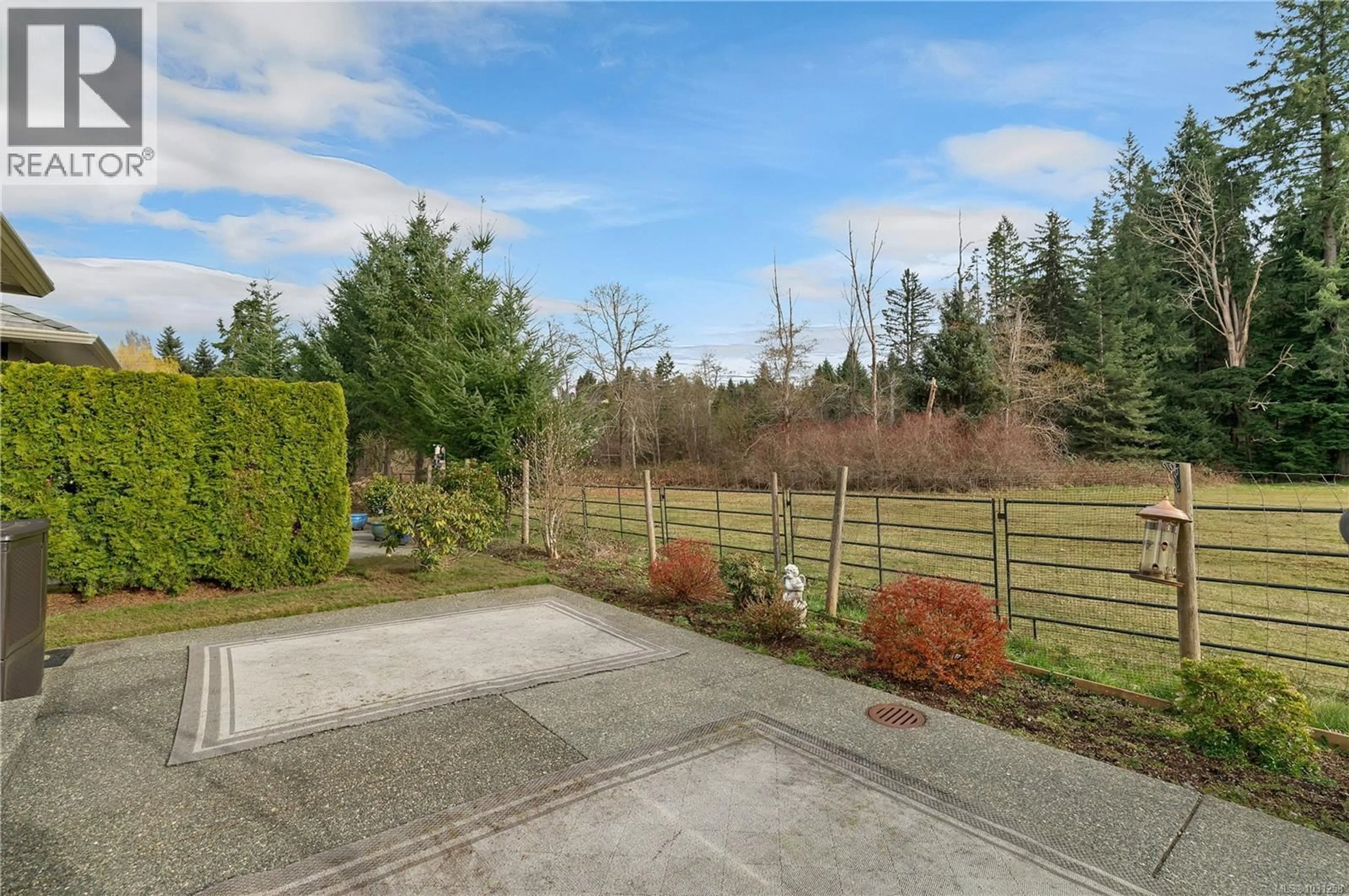 A pic from outside/outdoor area/front of a property/back of a property/a pic from drone, unknown for 5 - 48 MCPHEDRAN ROAD SOUTH, Campbell River British Columbia V9W3C6
