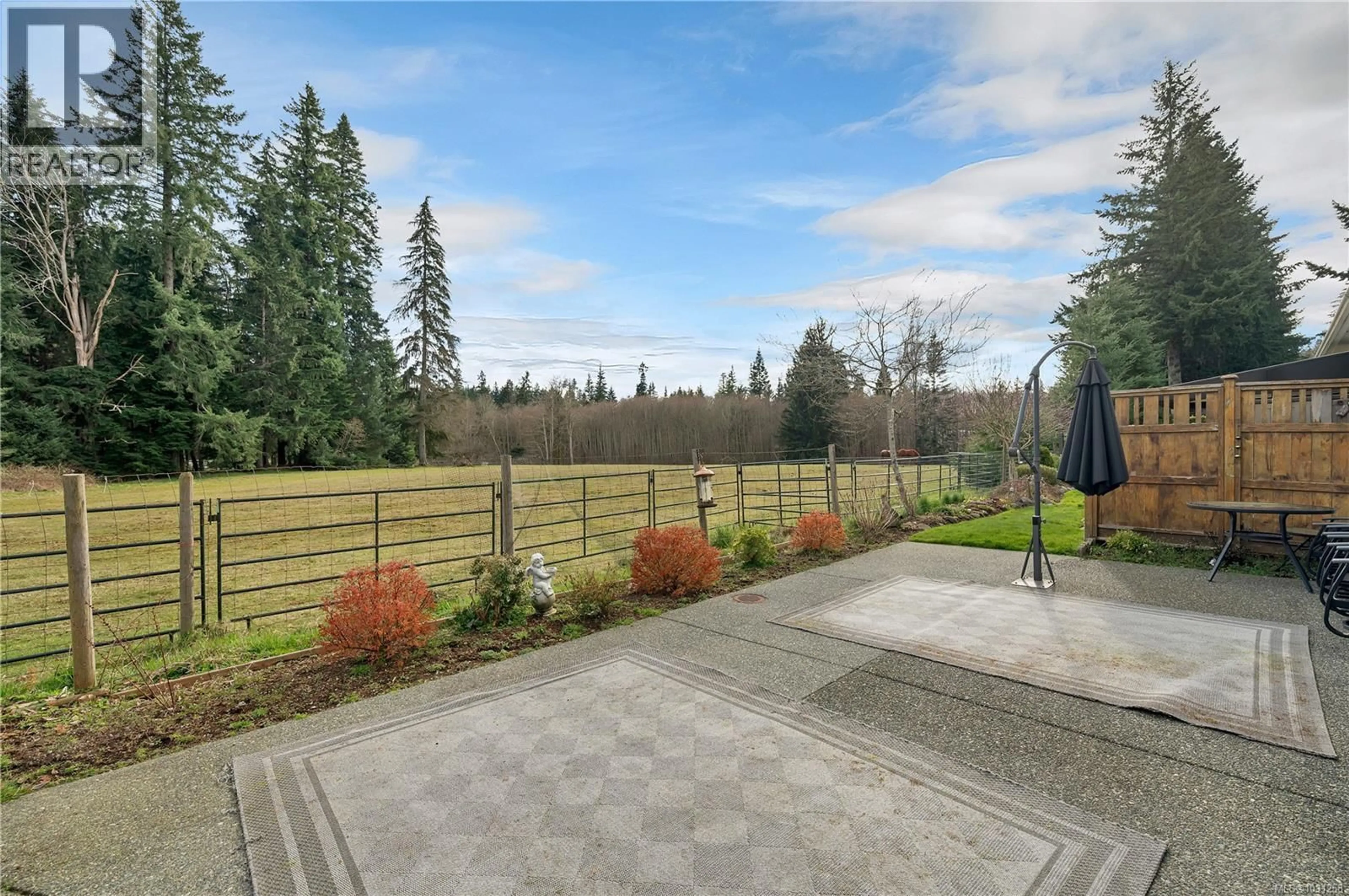 A pic from outside/outdoor area/front of a property/back of a property/a pic from drone, unknown for 5 - 48 MCPHEDRAN ROAD SOUTH, Campbell River British Columbia V9W3C6