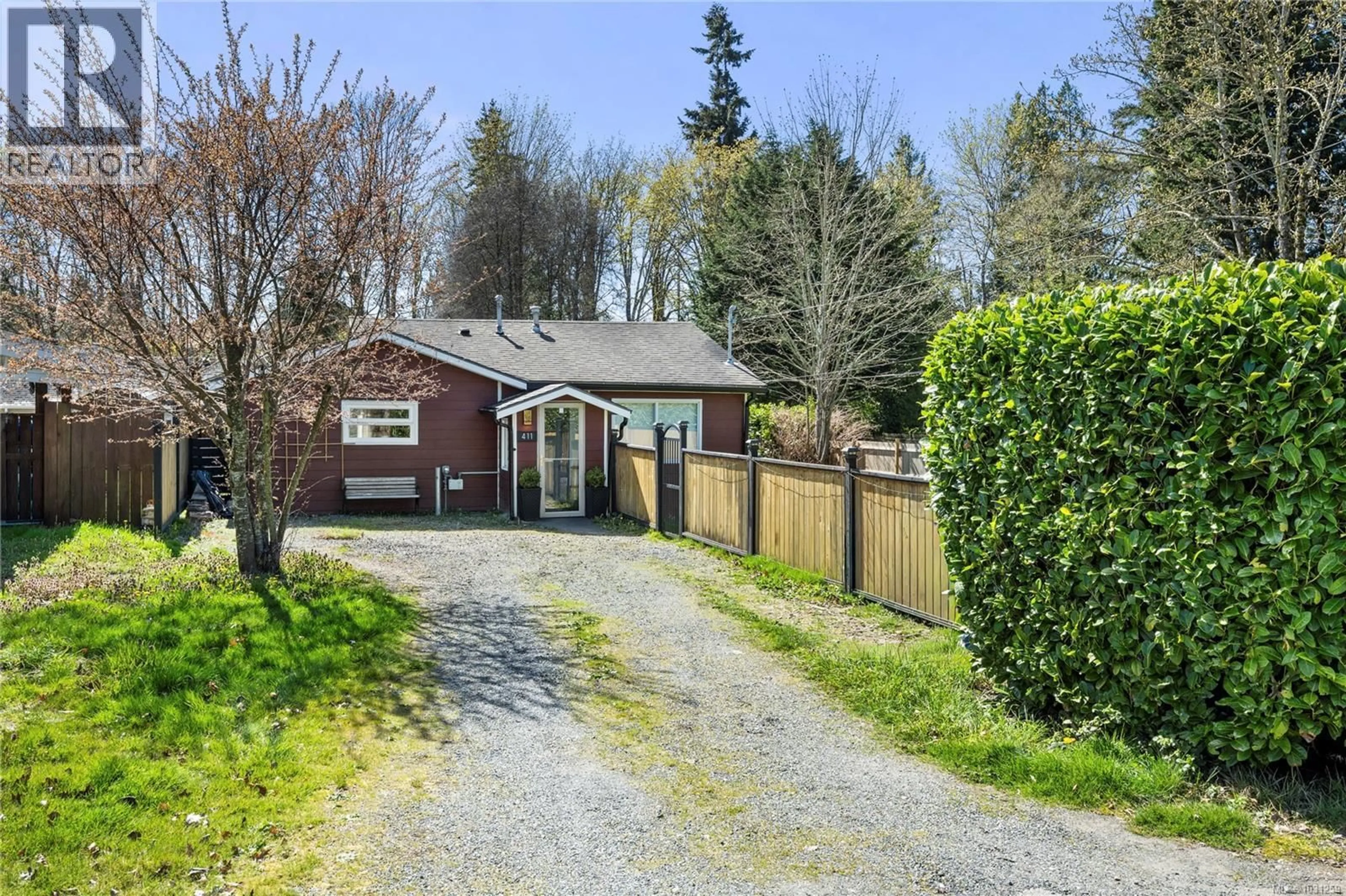 A pic from outside/outdoor area/front of a property/back of a property/a pic from drone, street for 411 SEVENTH STREET, Nanaimo British Columbia V9R1E4