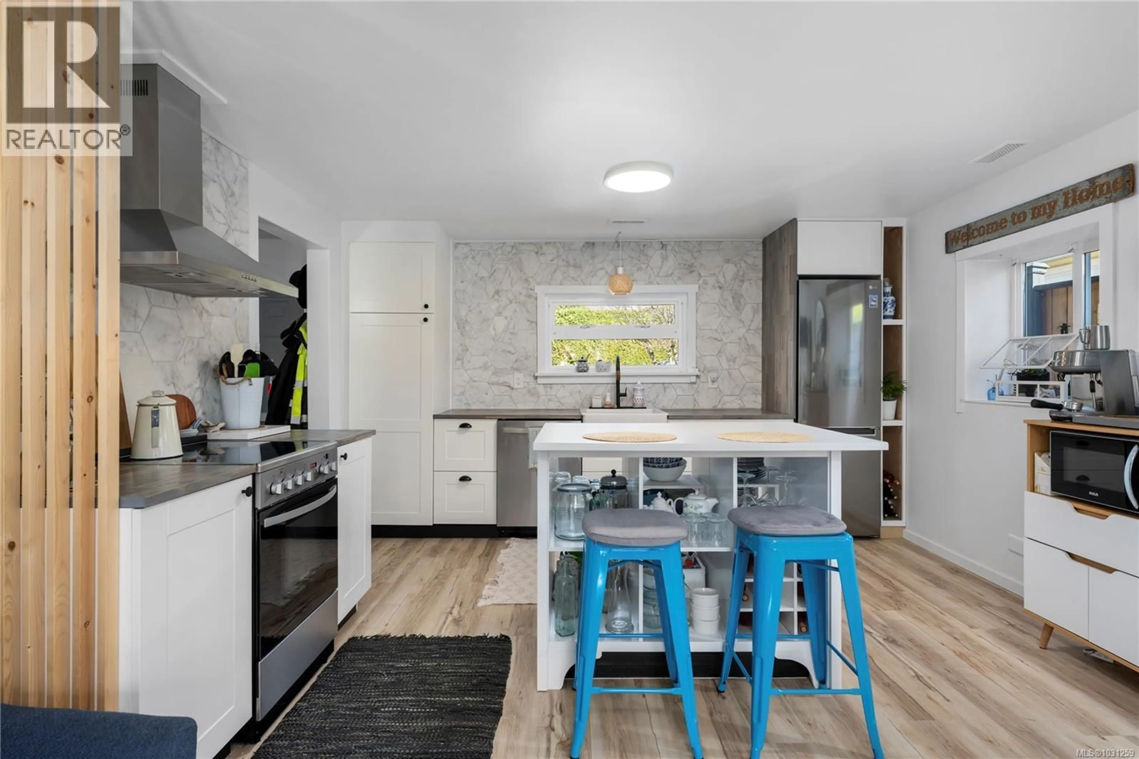 Open concept kitchen, ceramic/tile floor for 411 SEVENTH STREET, Nanaimo British Columbia V9R1E4