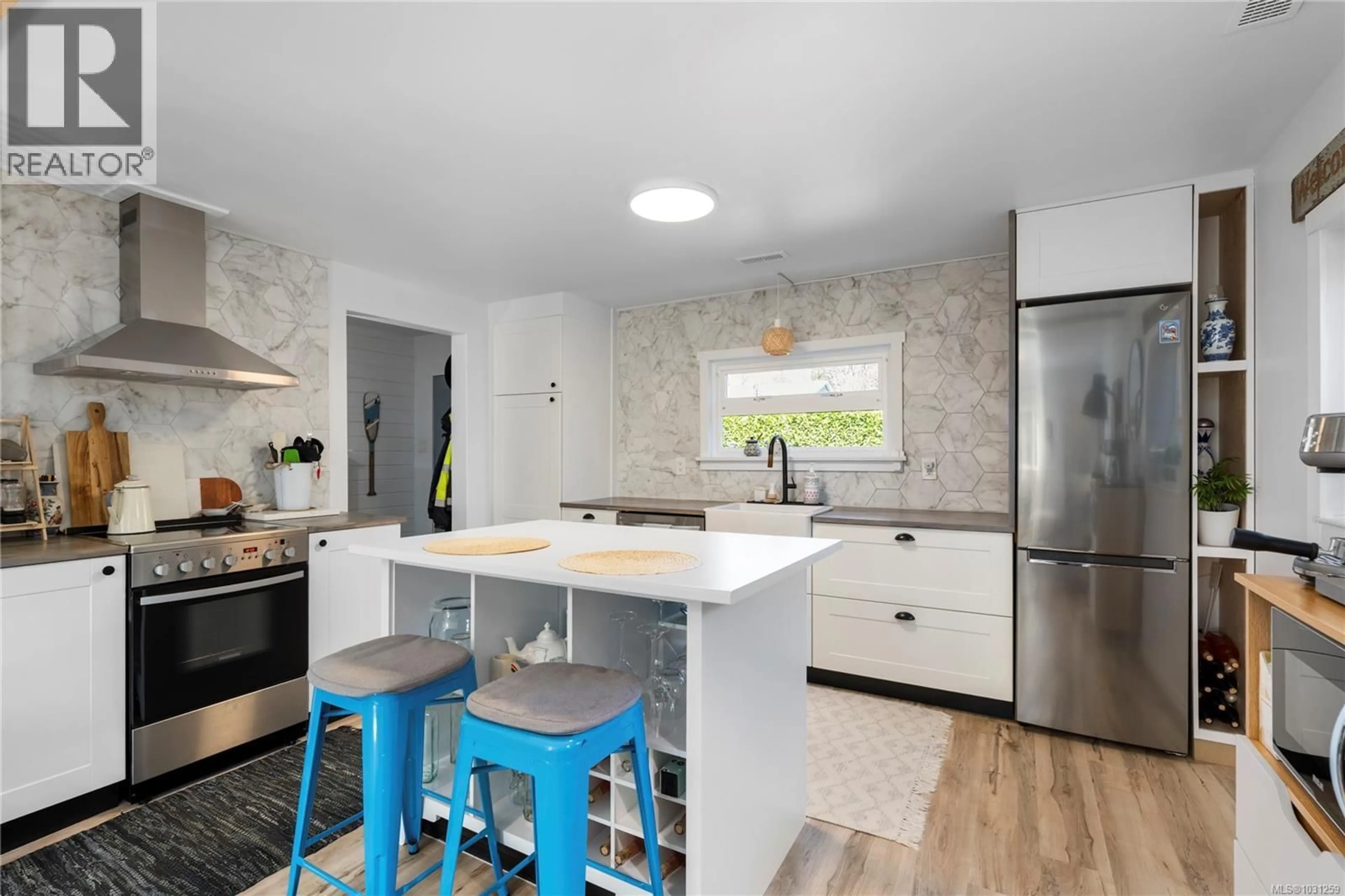 Unknown for 411 SEVENTH STREET, Nanaimo British Columbia V9R1E4