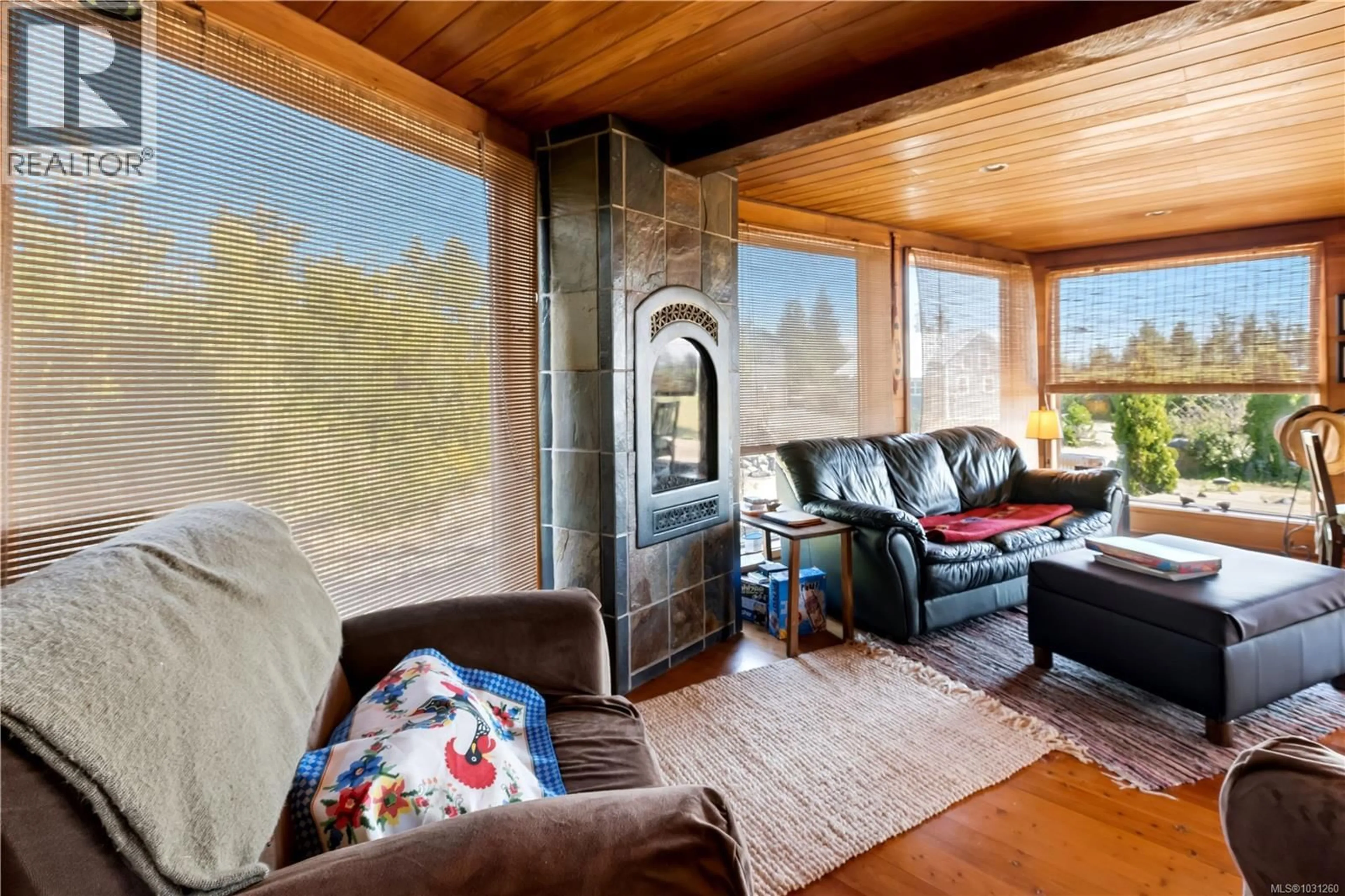 Living room with furniture, wood/laminate floor for 1117 SIXTH AVENUE, Ucluelet British Columbia V0R3A0