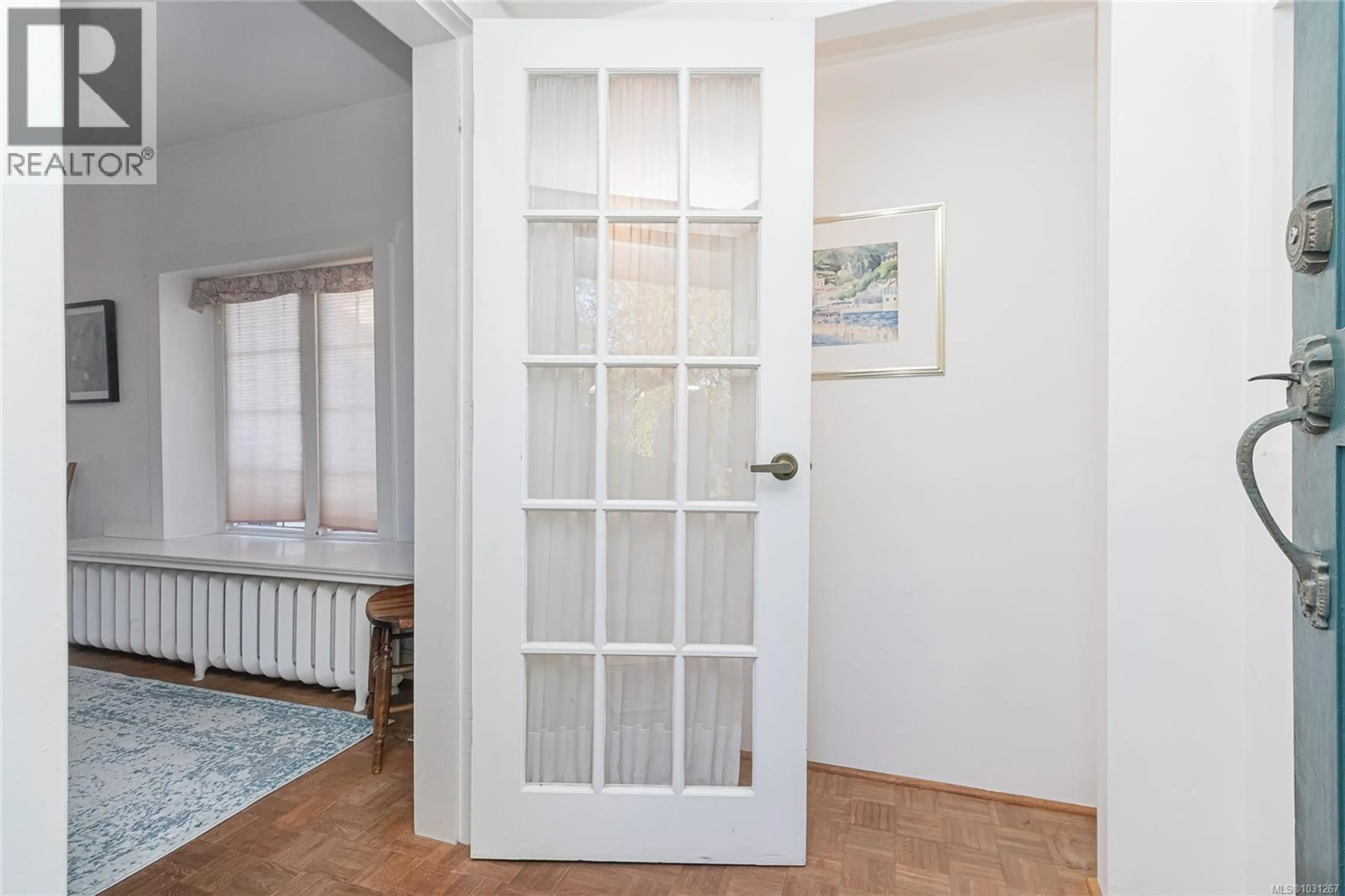 Indoor entryway for 3777 CRAIGMILLAR AVENUE, Saanich British Columbia V8P3H2