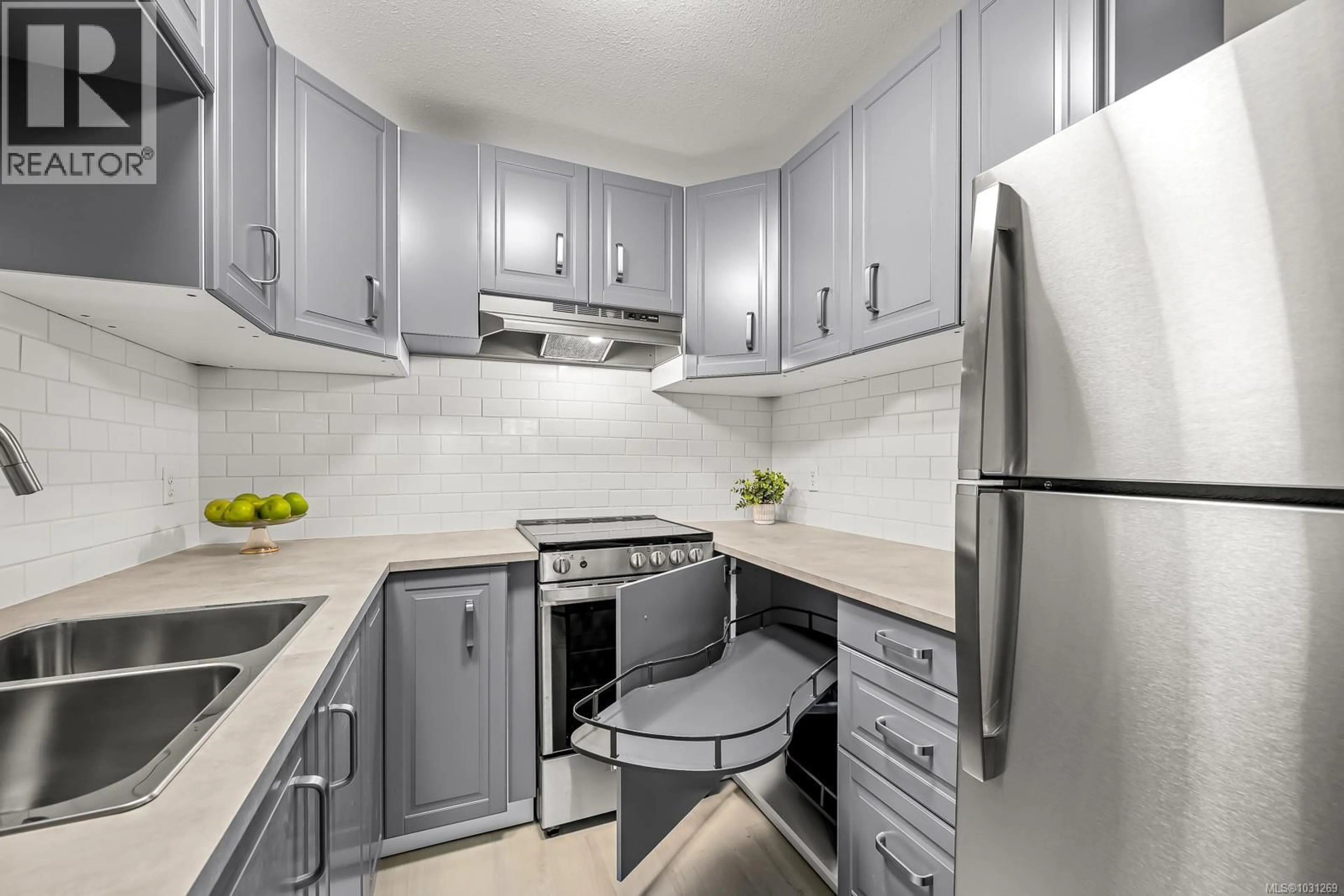 Standard kitchen, unknown for 306 - 282 BIRCH STREET, Campbell River British Columbia V9W2S3