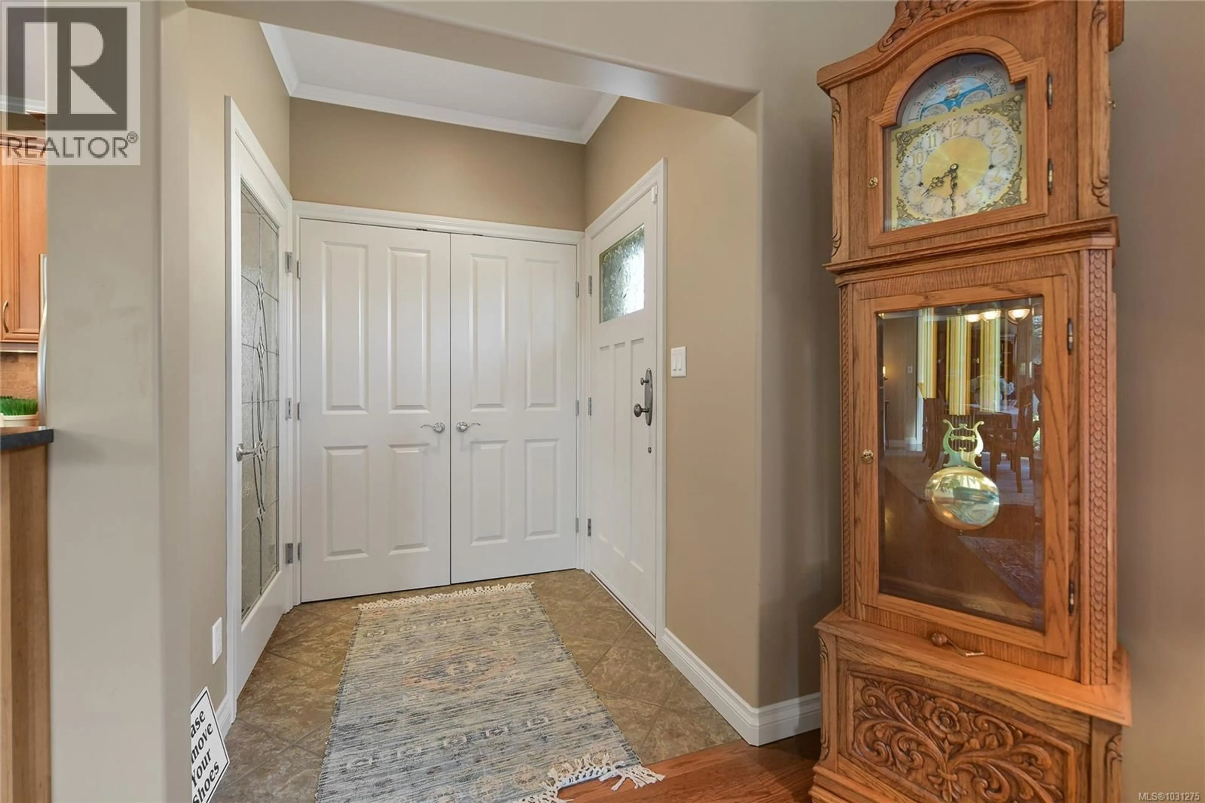 Indoor entryway for 2287 ADELA PLACE, Sidney British Columbia V8L3N3