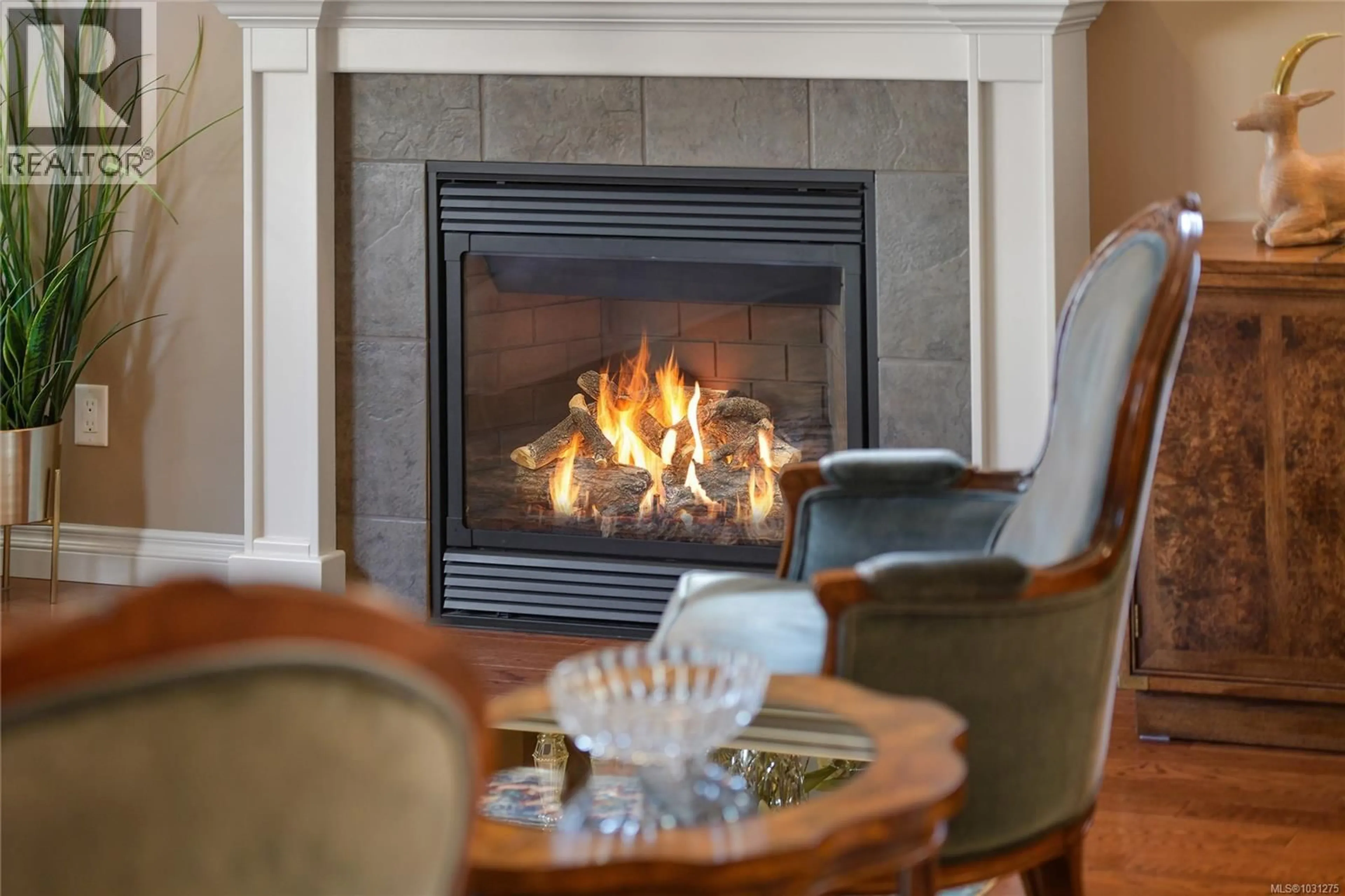 Living room with furniture, unknown for 2287 ADELA PLACE, Sidney British Columbia V8L3N3