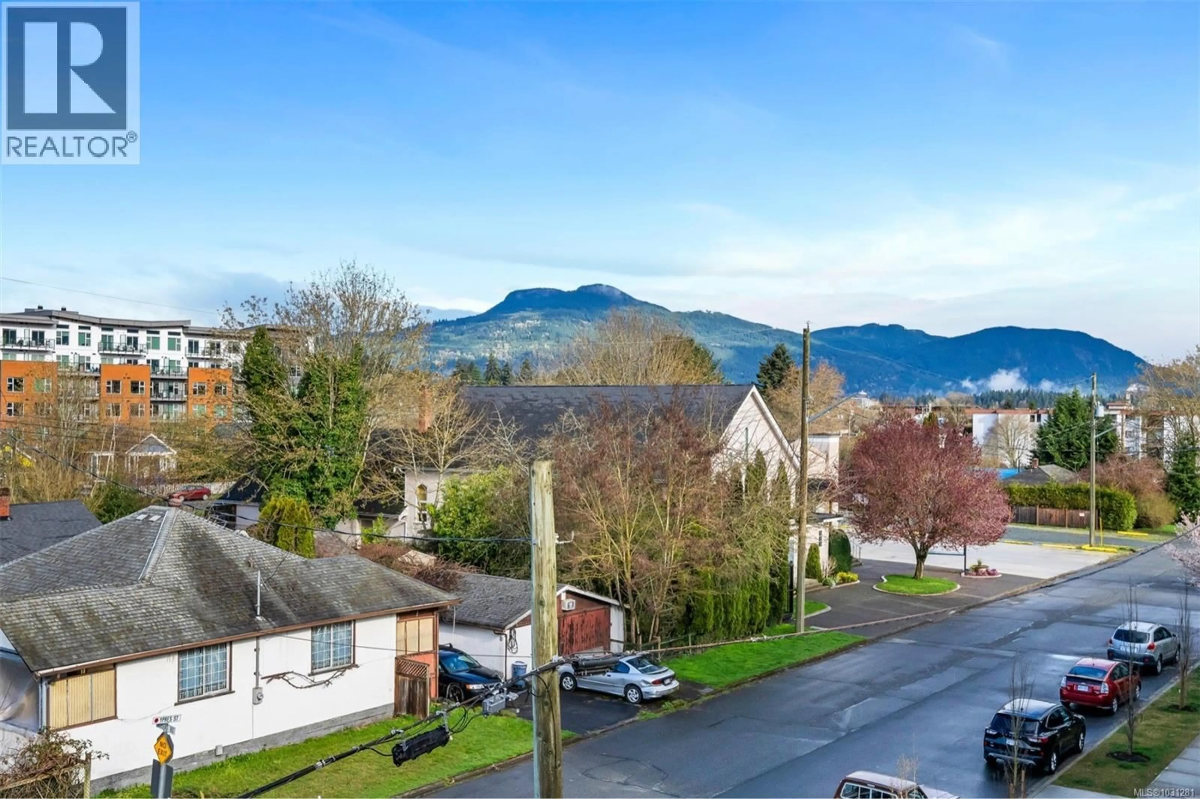 A pic from outside/outdoor area/front of a property/back of a property/a pic from drone, mountain view for 404 - 435 FESTUBERT STREET, Duncan British Columbia V9L3T3