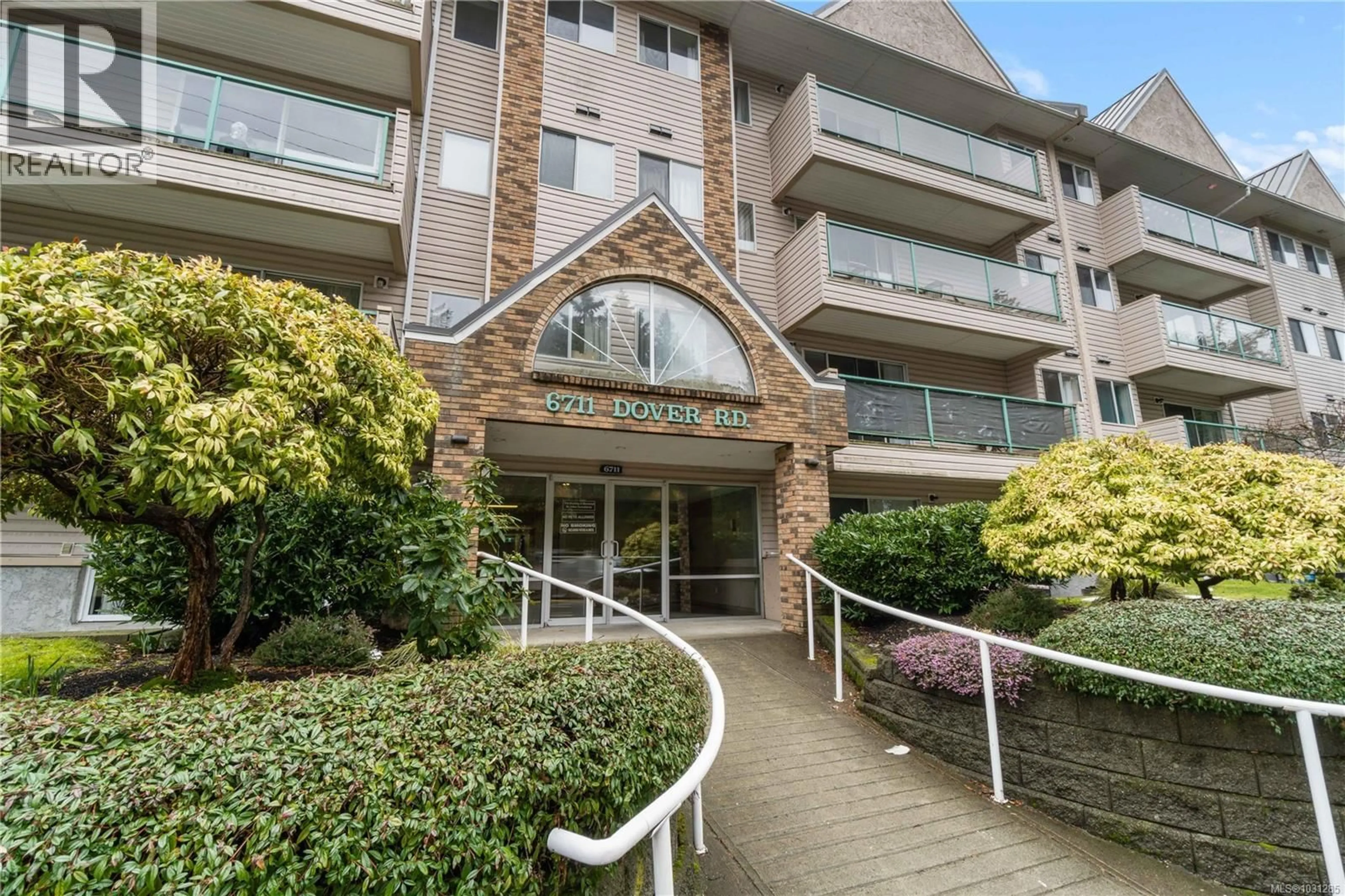 Indoor foyer for 130 - 6711 DOVER ROAD, Nanaimo British Columbia V9V1L9