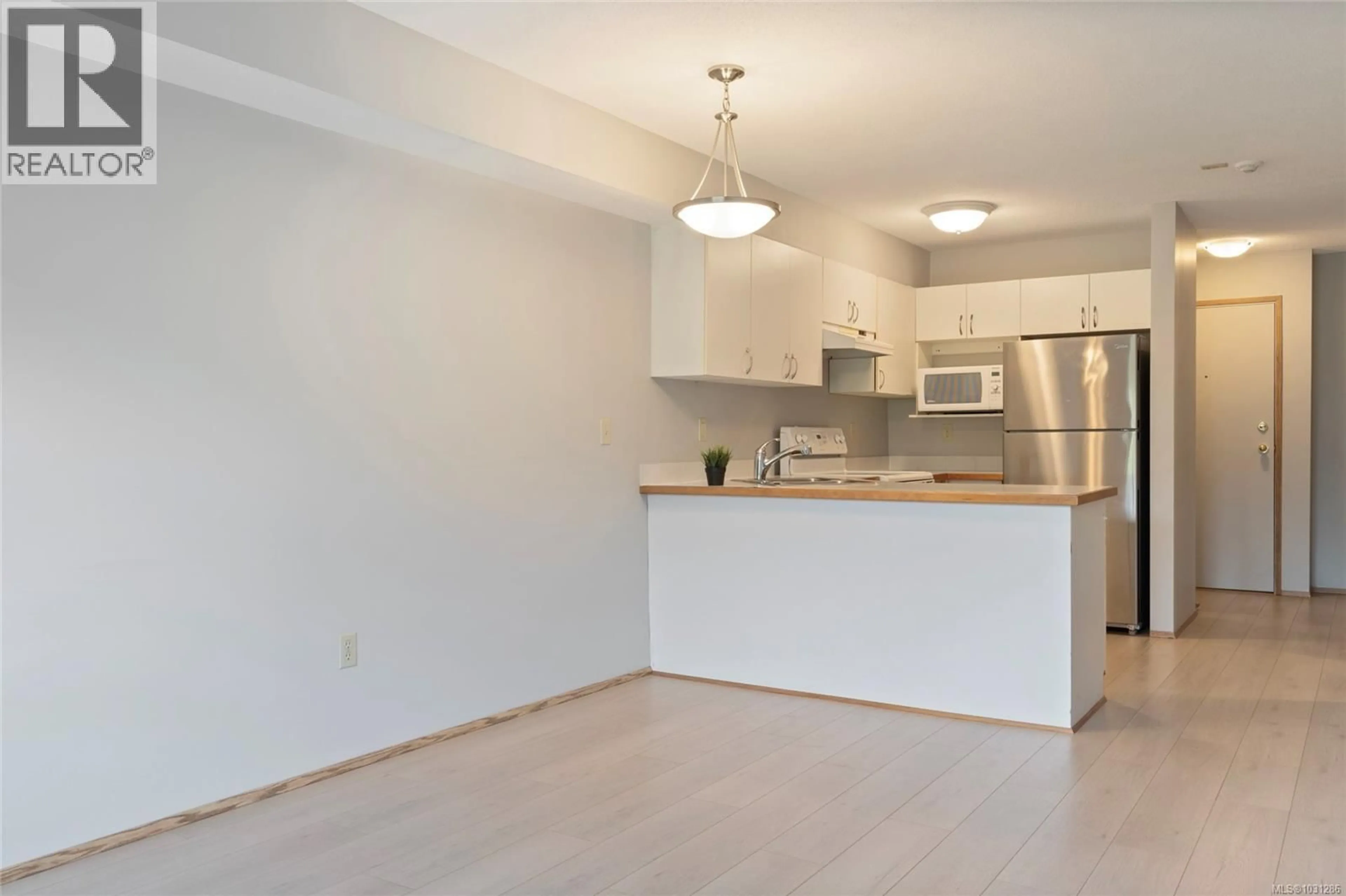 Standard kitchen, unknown for 226 - 3215 COWICHAN LAKE ROAD, Duncan British Columbia V9L5G5