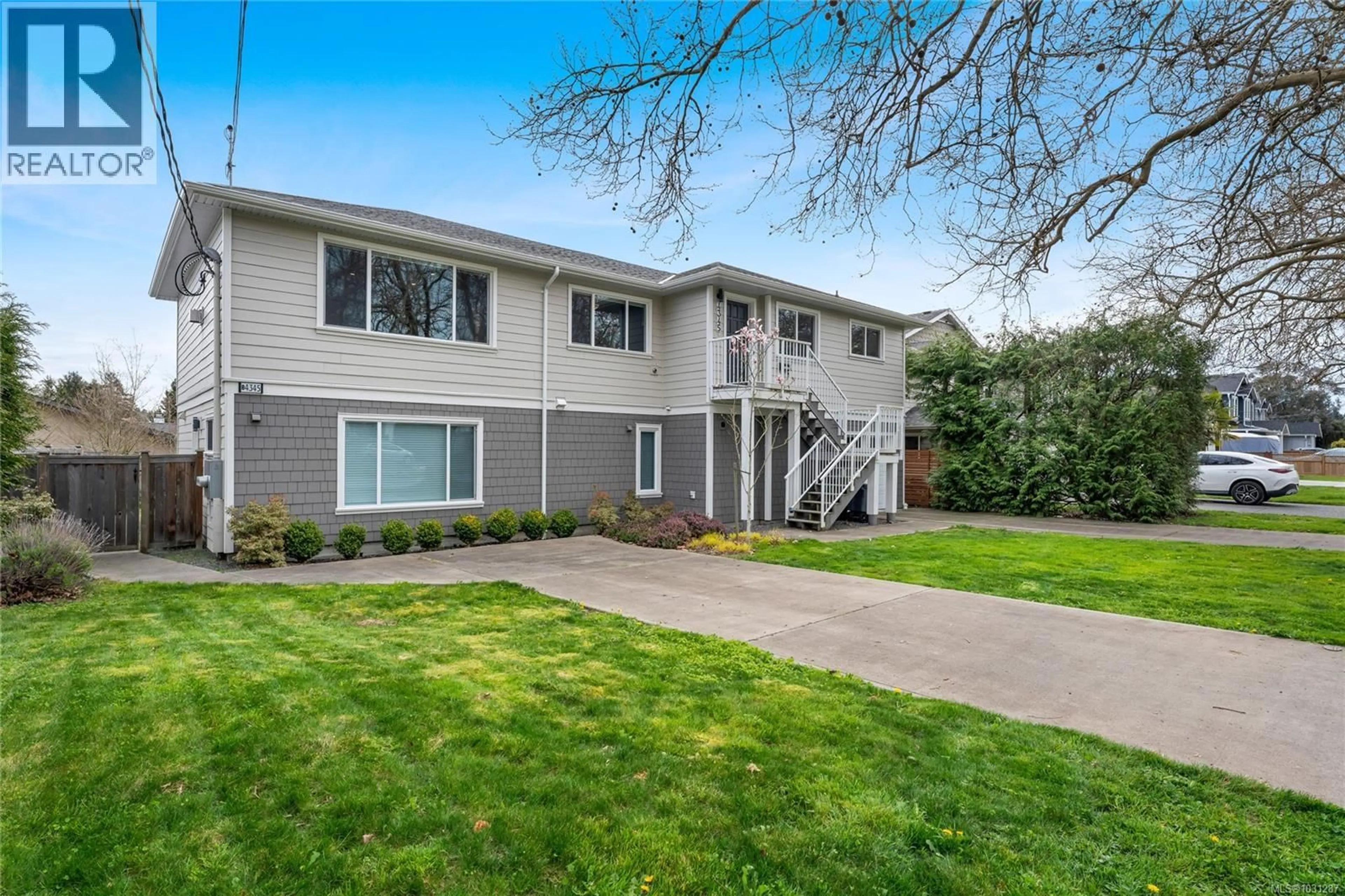 Home with vinyl exterior material, street for 4345 SHELBOURNE STREET, Saanich British Columbia V8N3G4