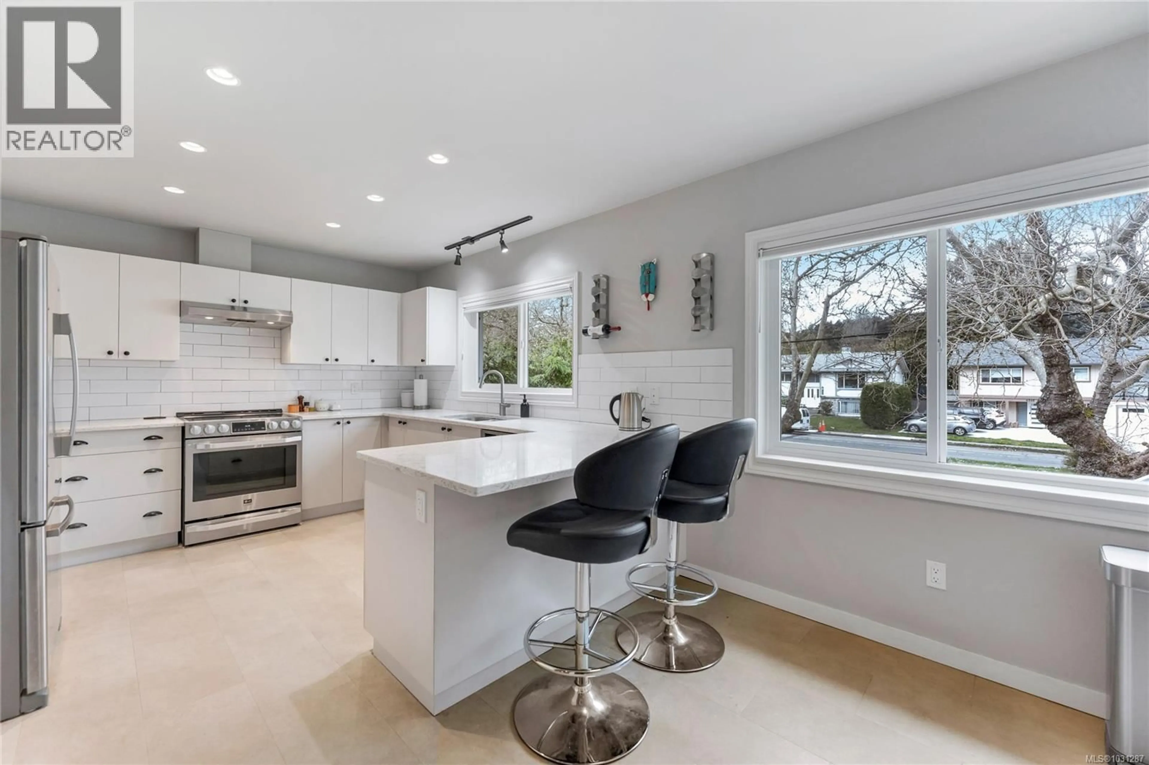 Open concept kitchen, ceramic/tile floor for 4345 SHELBOURNE STREET, Saanich British Columbia V8N3G4