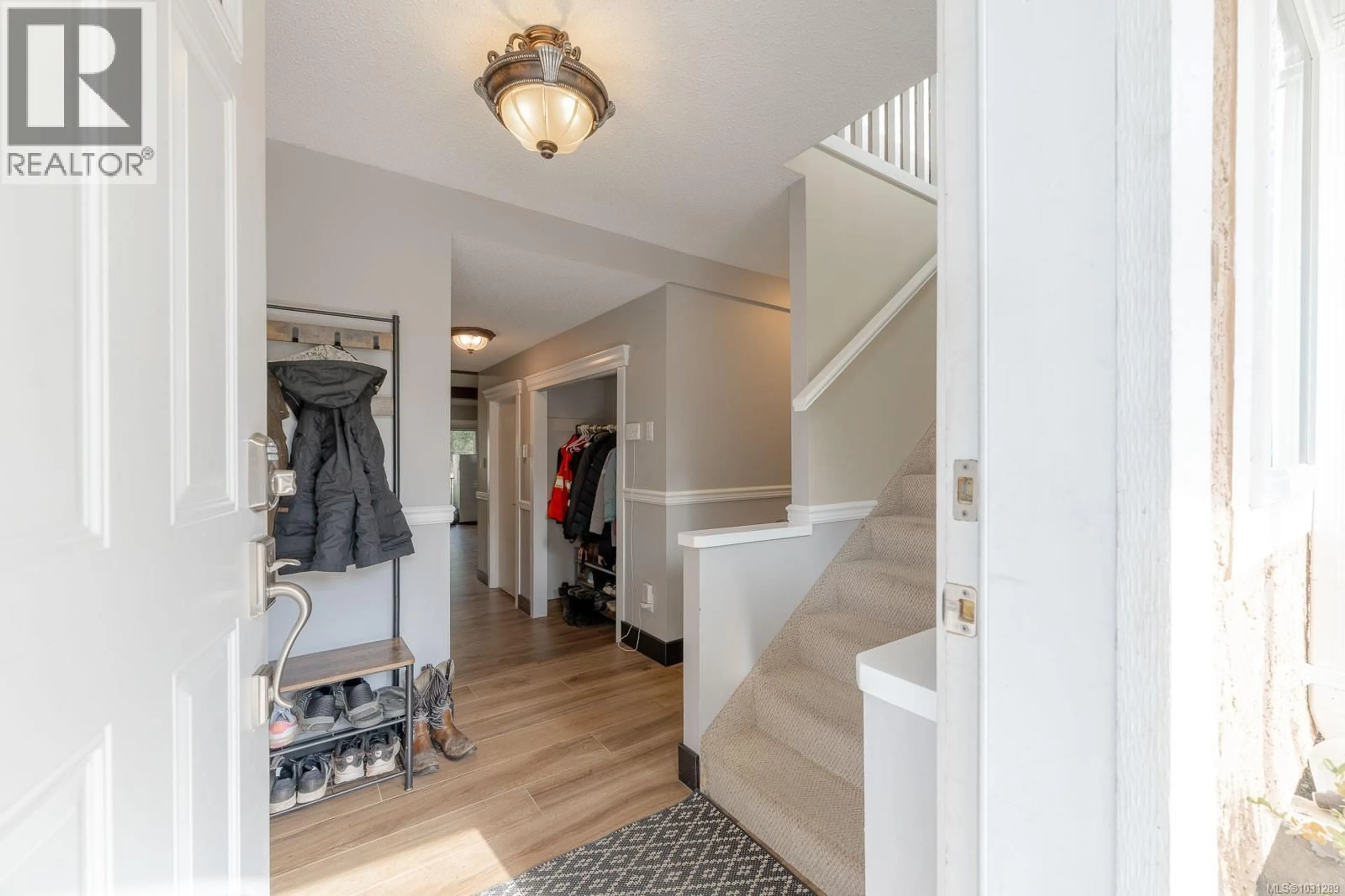 Indoor entryway for 13125 MINN ROAD, Ladysmith British Columbia V9G1M1