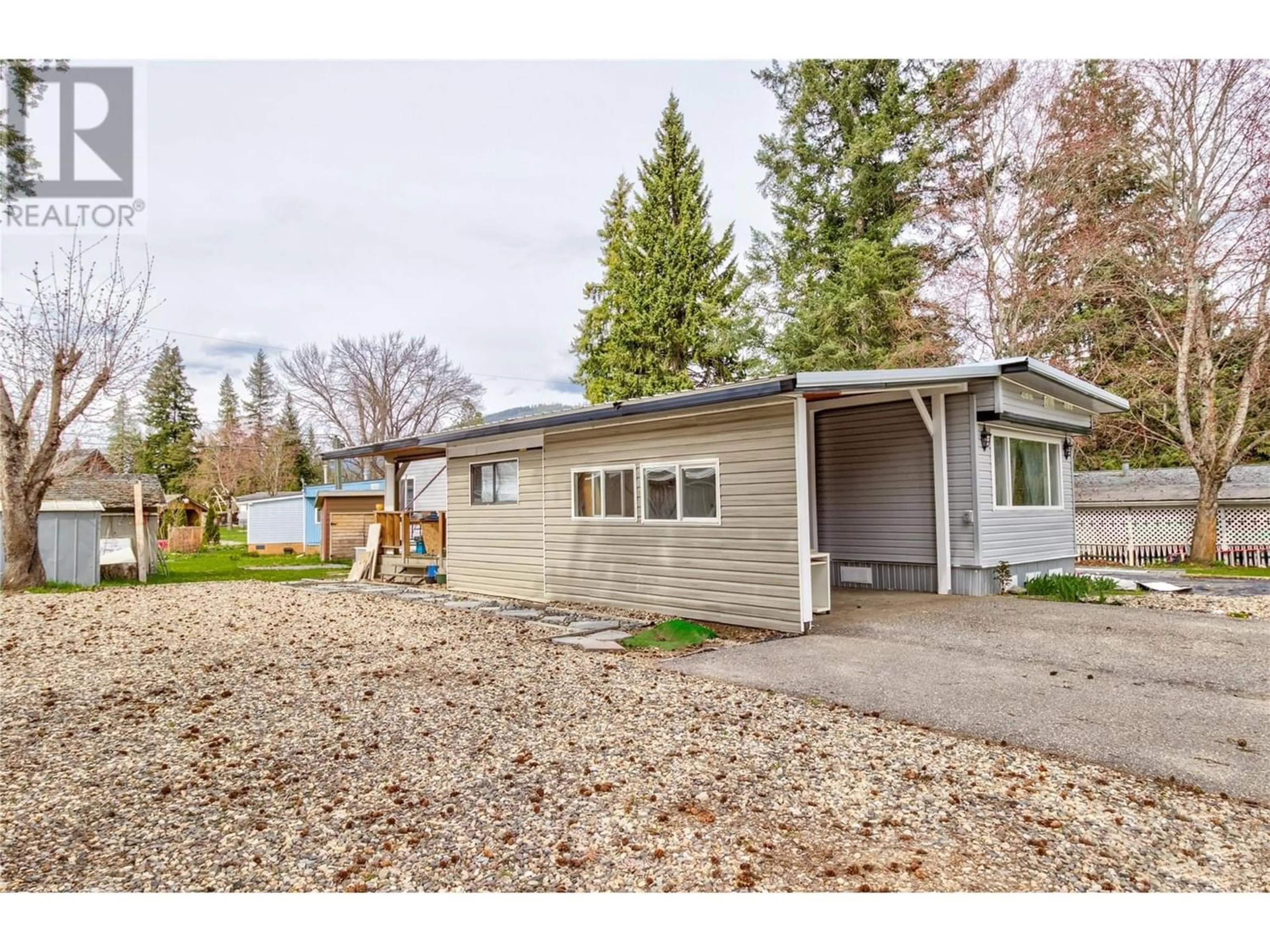 Cottage for 2500 97B Highway SE Unit# 11, Salmon Arm British Columbia V1E1A6