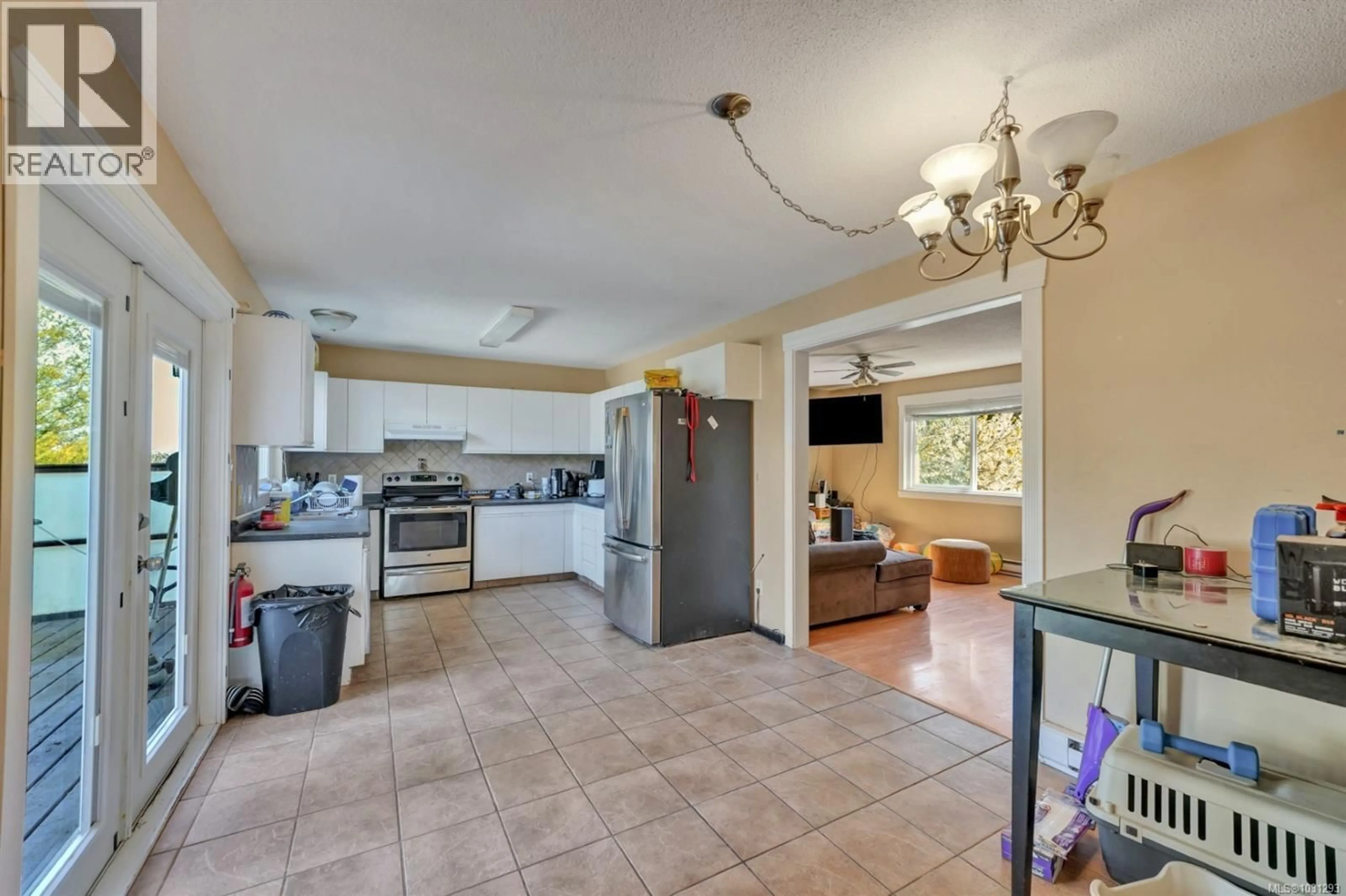 Open concept kitchen, ceramic/tile floor for 680 CHELSEA STREET, Nanaimo British Columbia V9S1Y1