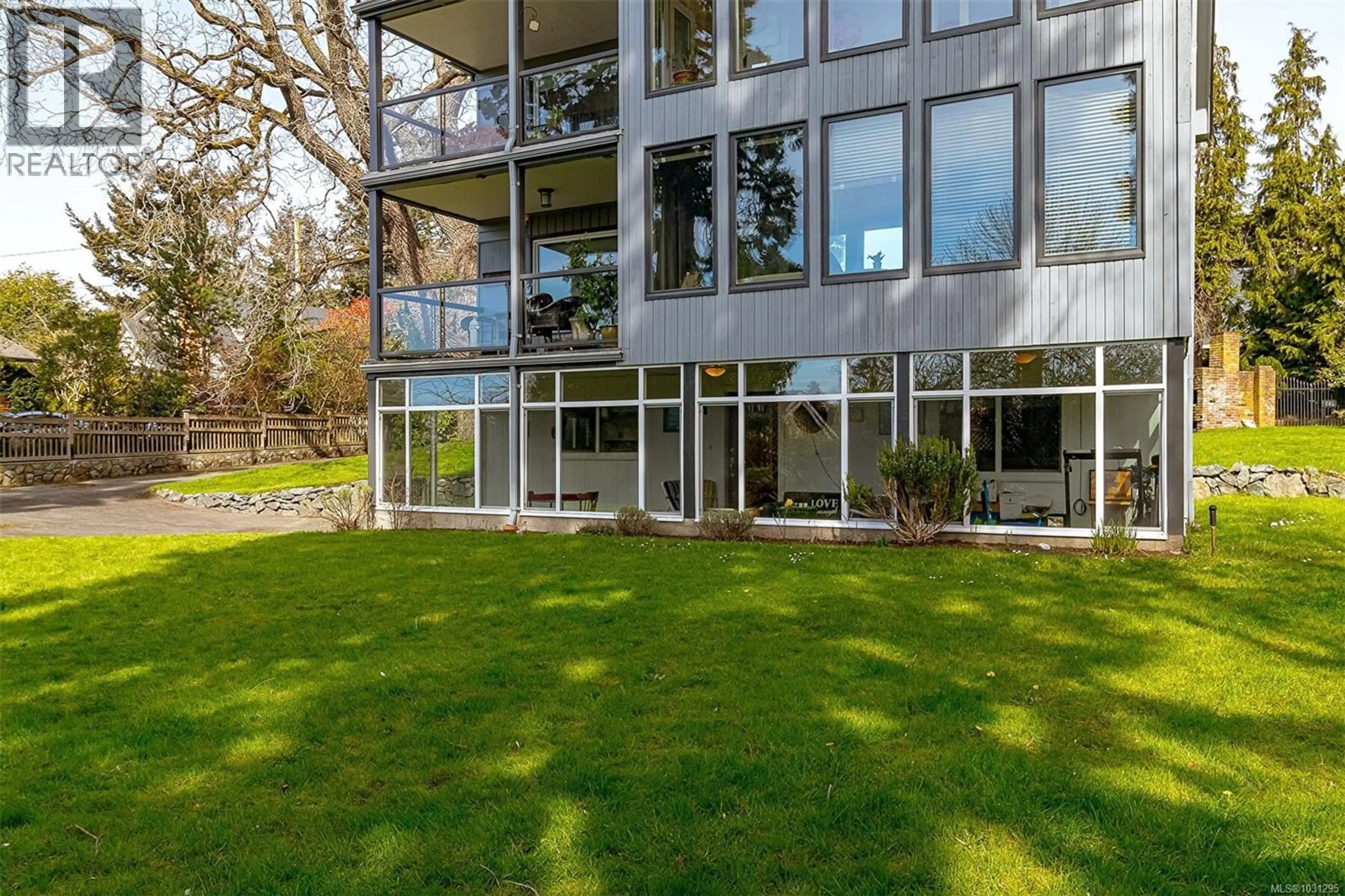 Patio, unknown for 1 - 801 LANGHAM COURT, Victoria British Columbia V8V4J3