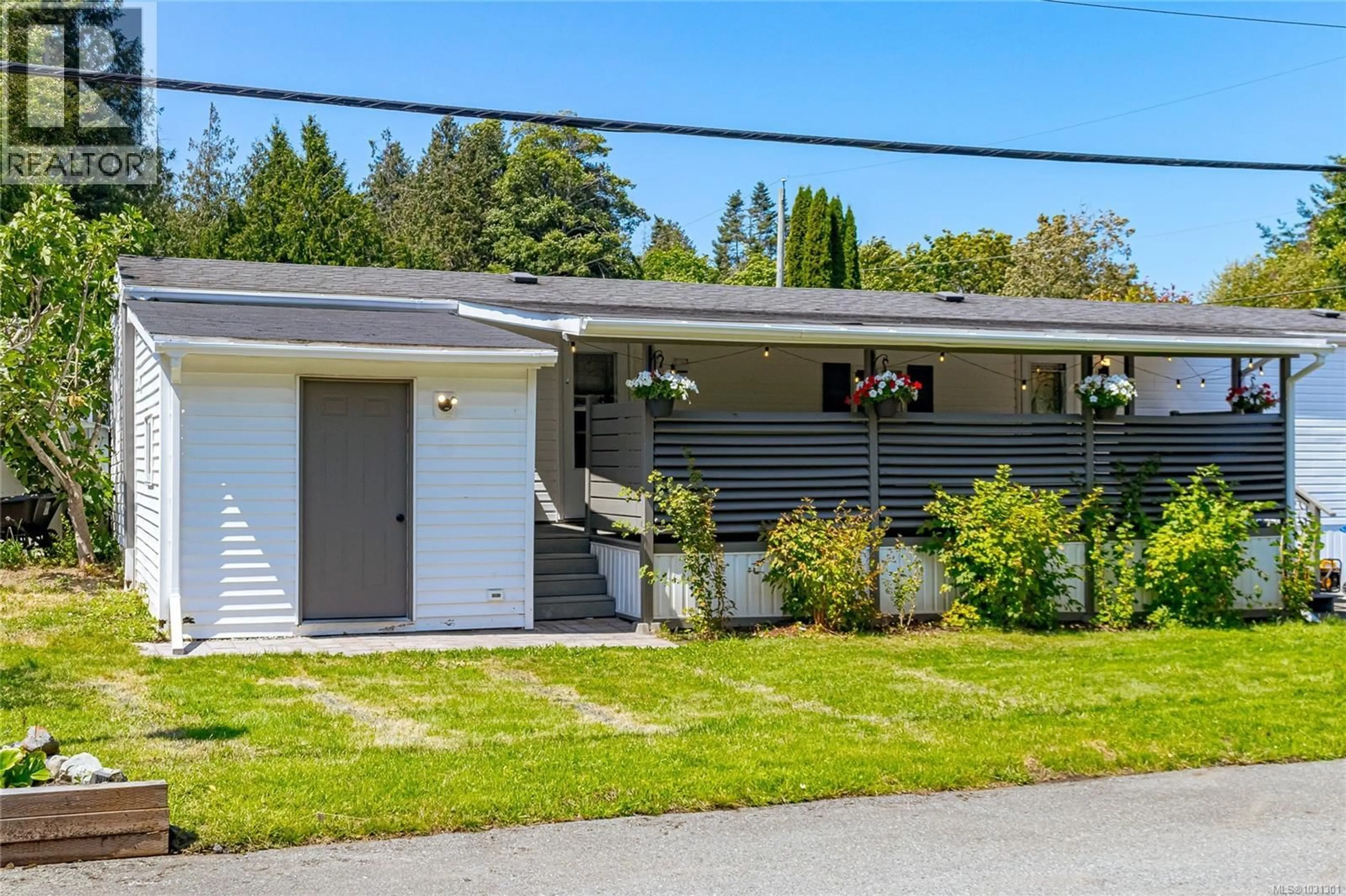 Home with vinyl exterior material, street for 410 - 2850 STAUTW ROAD, Central Saanich British Columbia V8M2C9