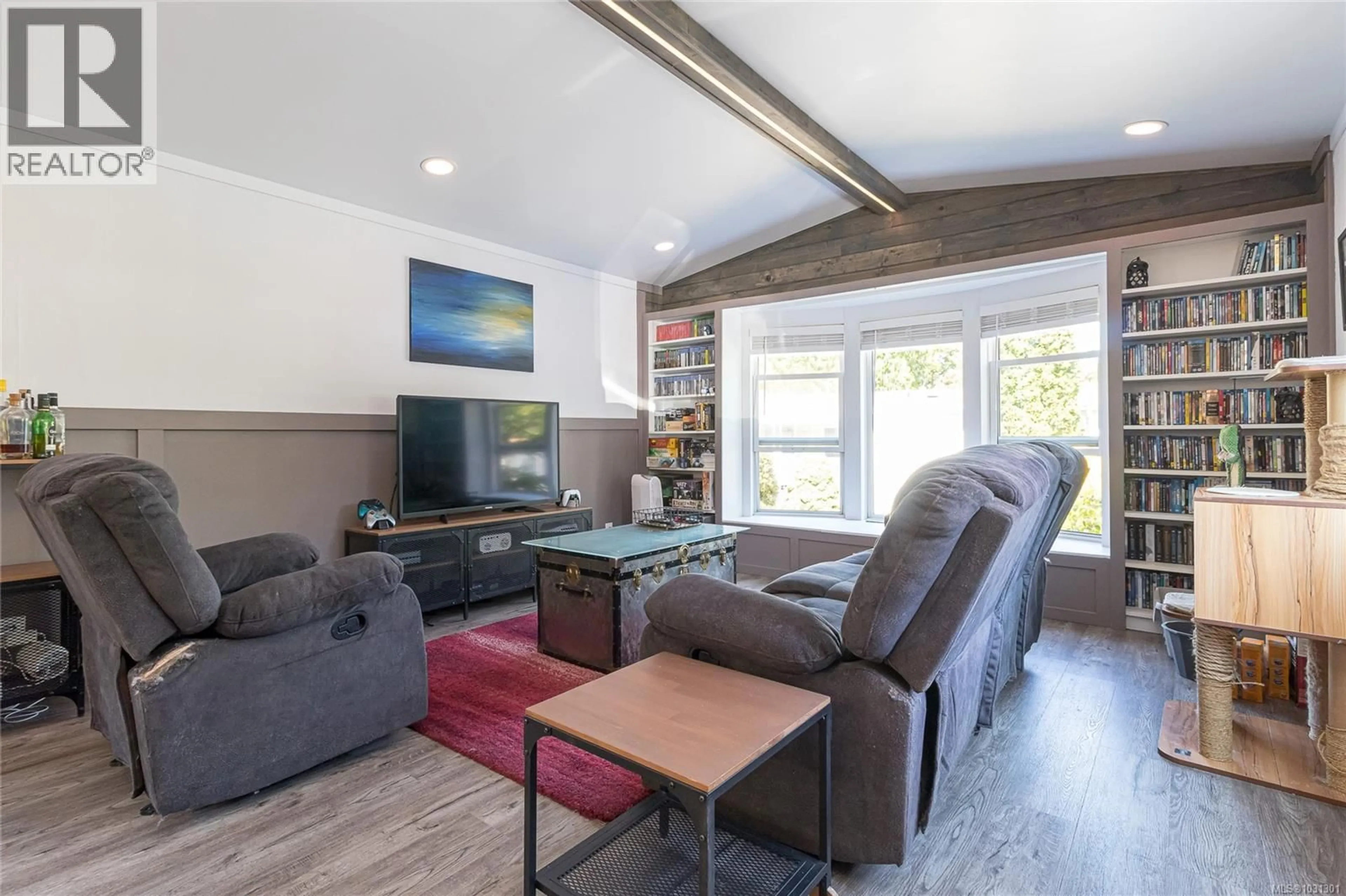 Living room with furniture, wood/laminate floor for 410 - 2850 STAUTW ROAD, Central Saanich British Columbia V8M2C9