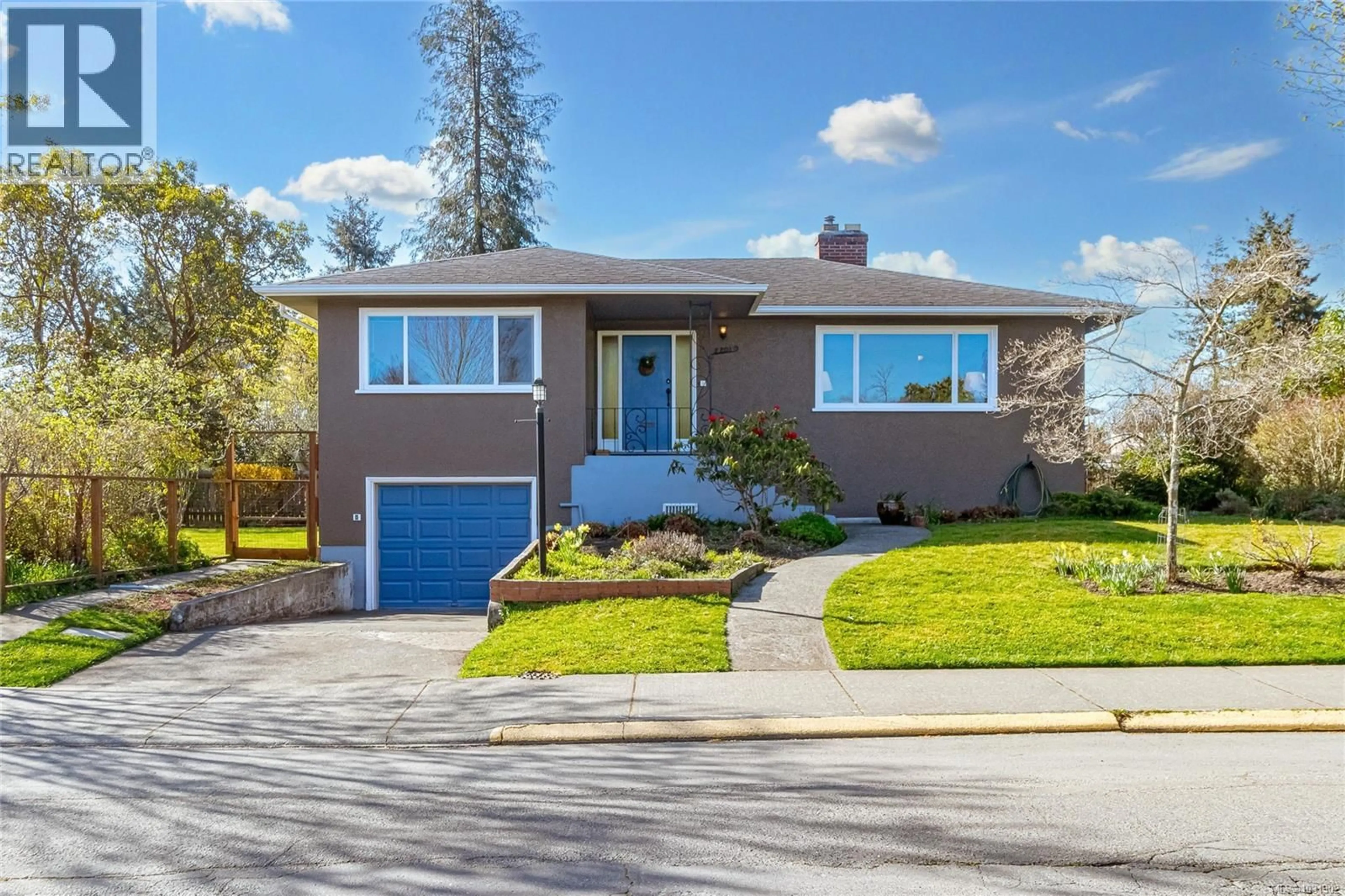 Home with vinyl exterior material, street for 2201 KINROSS AVENUE, Oak Bay British Columbia V8R2N3