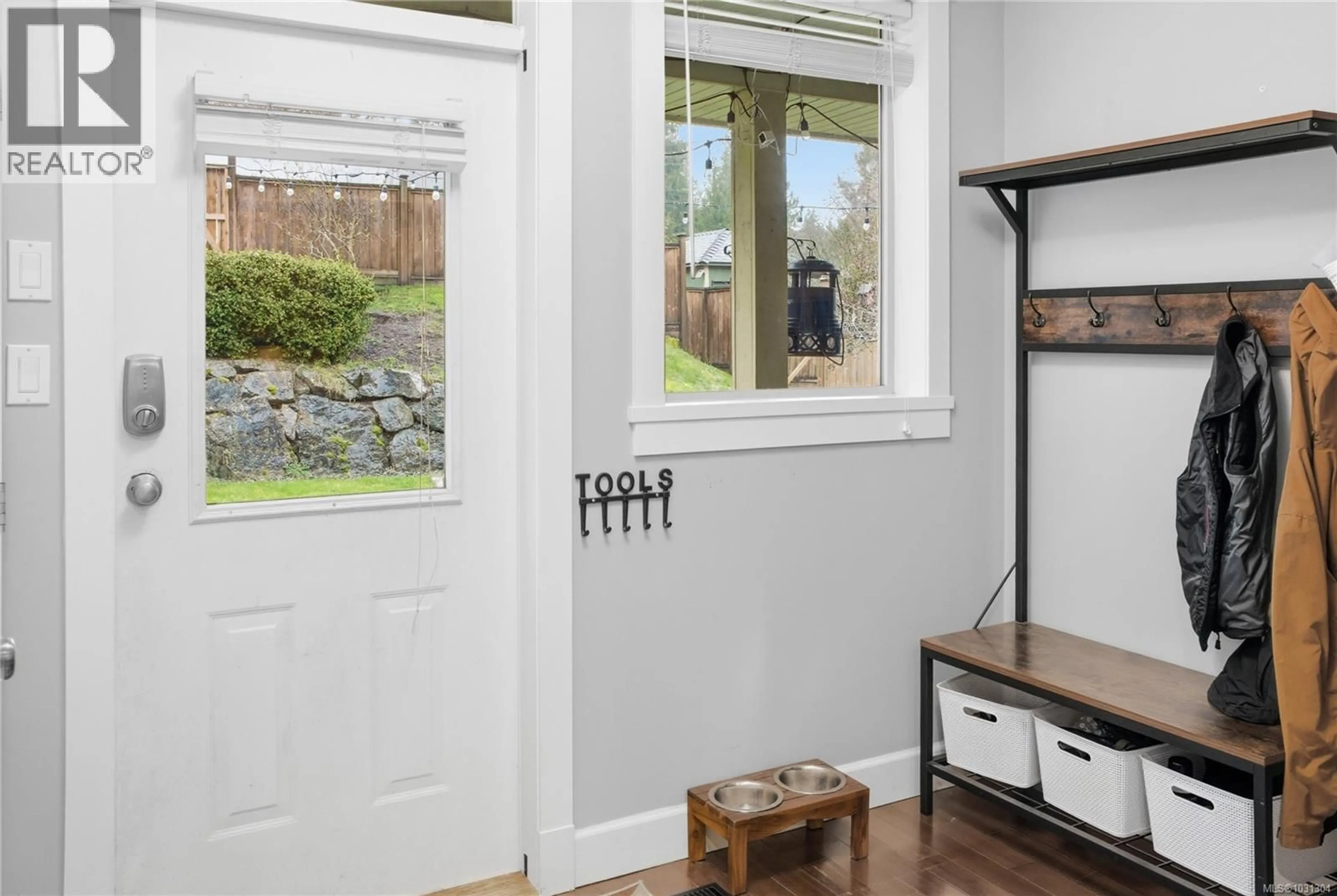 Indoor entryway for 348 WESSEX LANE, Nanaimo British Columbia V9R6H5