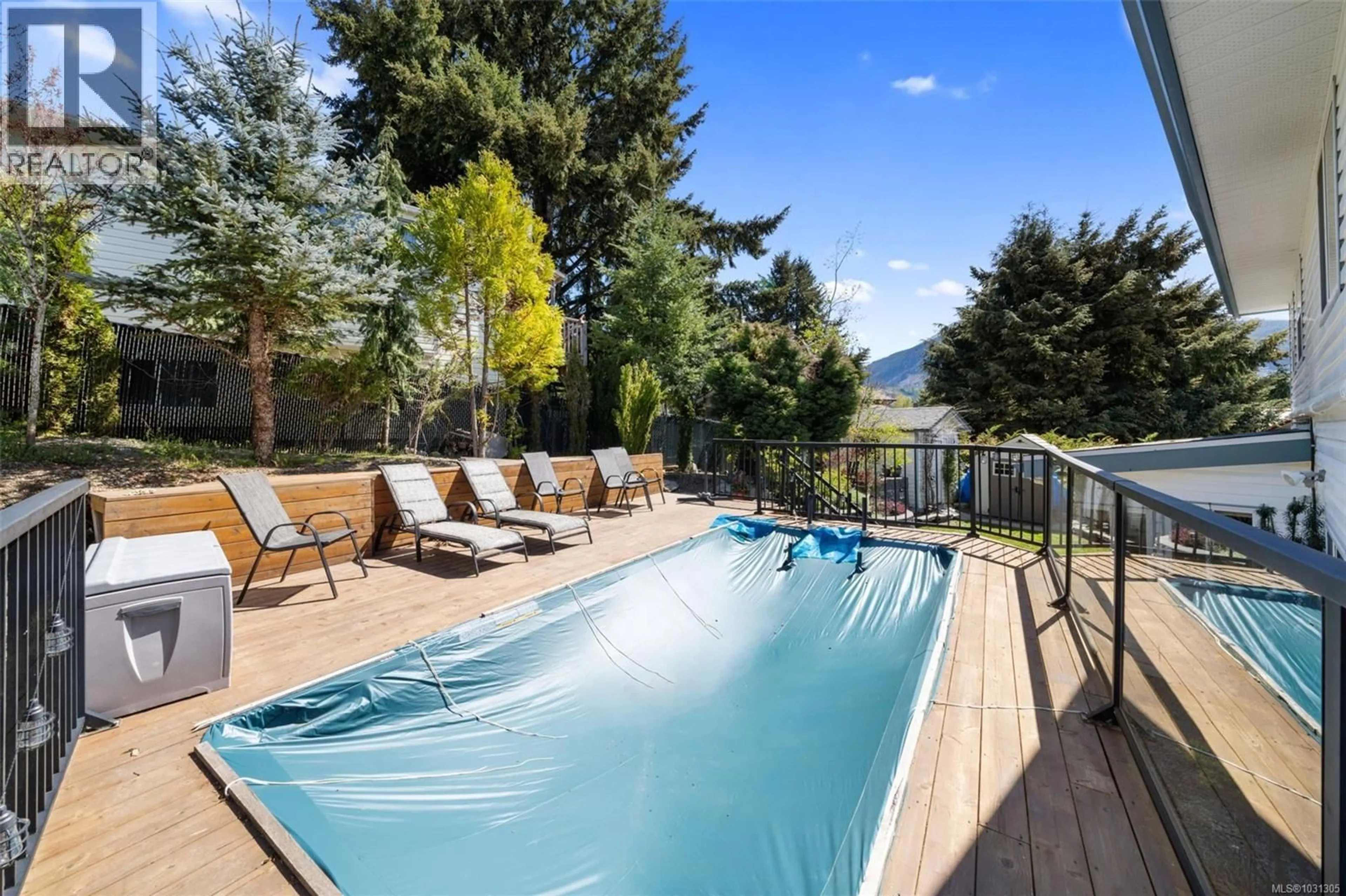 Pool for 212 COWICHAN AVENUE EAST, Lake Cowichan British Columbia V0R2G0