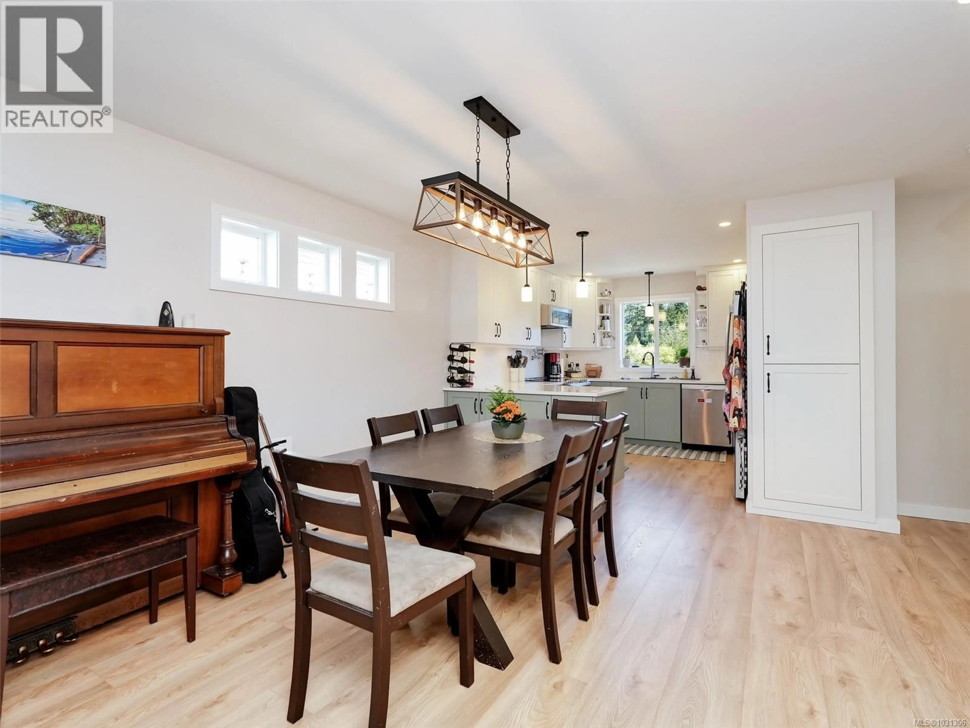 Open concept kitchen, wood/laminate floor for 515 SELWYN FALLS DRIVE, Langford British Columbia V9B6P3