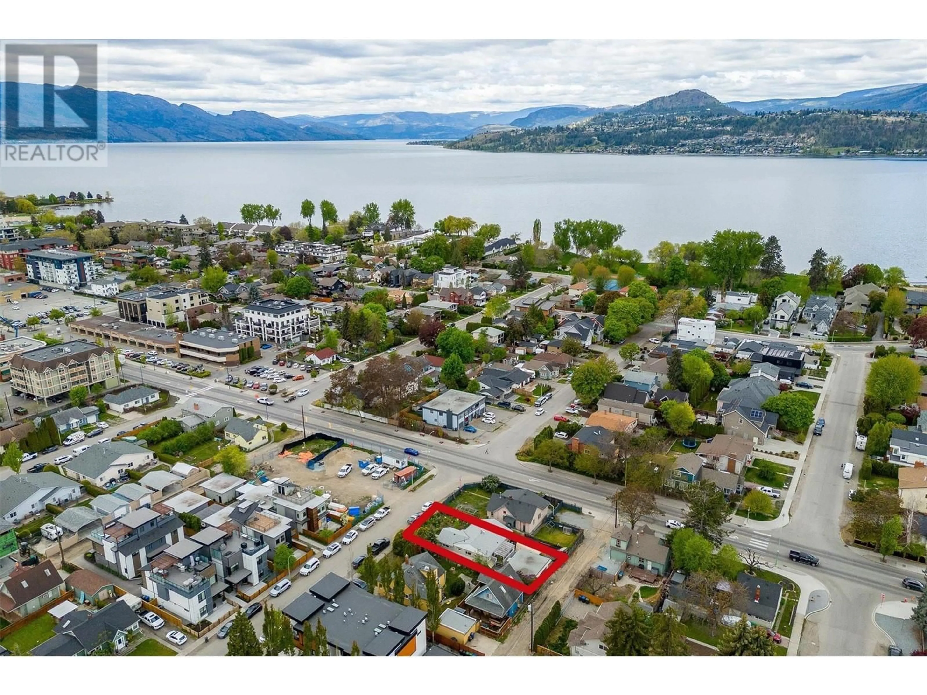 A pic from outside/outdoor area/front of a property/back of a property/a pic from drone, water/lake/river/ocean view for 540 PATTERSON AVENUE, Kelowna British Columbia V1Y5C6