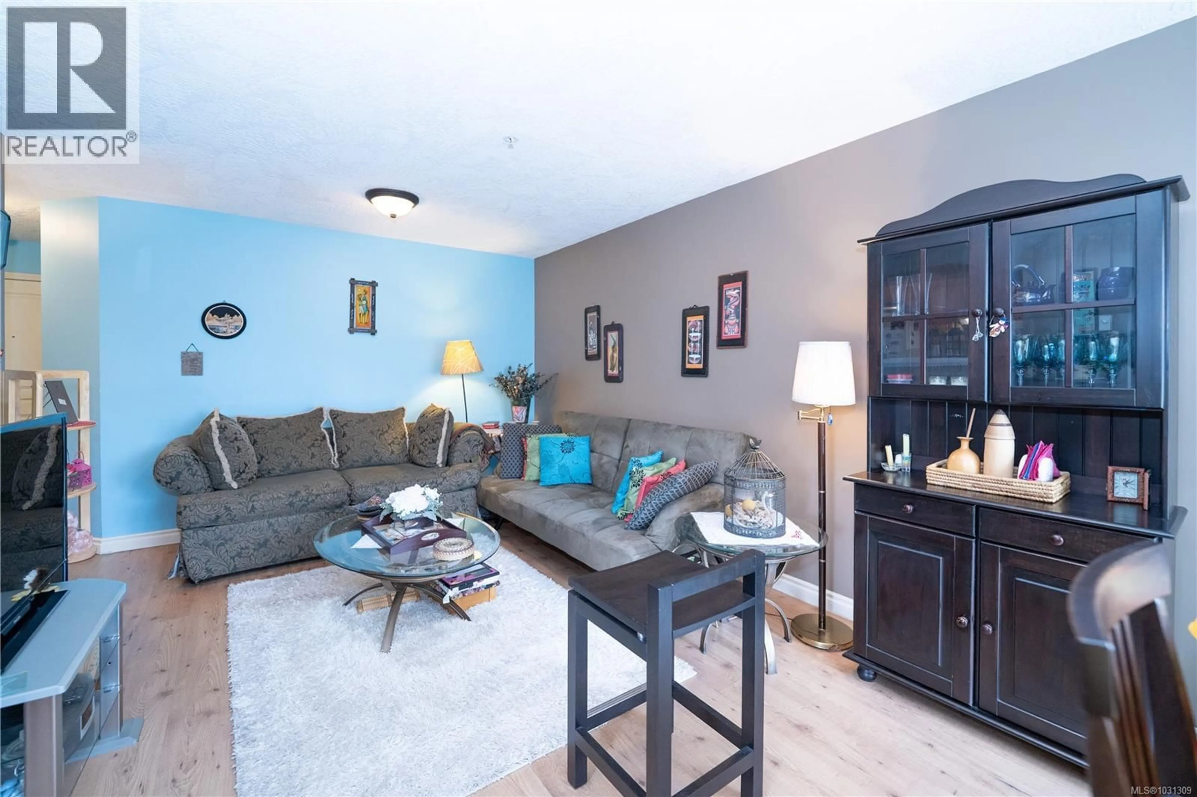 Living room with furniture, wood/laminate floor for 307 - 2527 QUADRA STREET, Victoria British Columbia V8T4E1