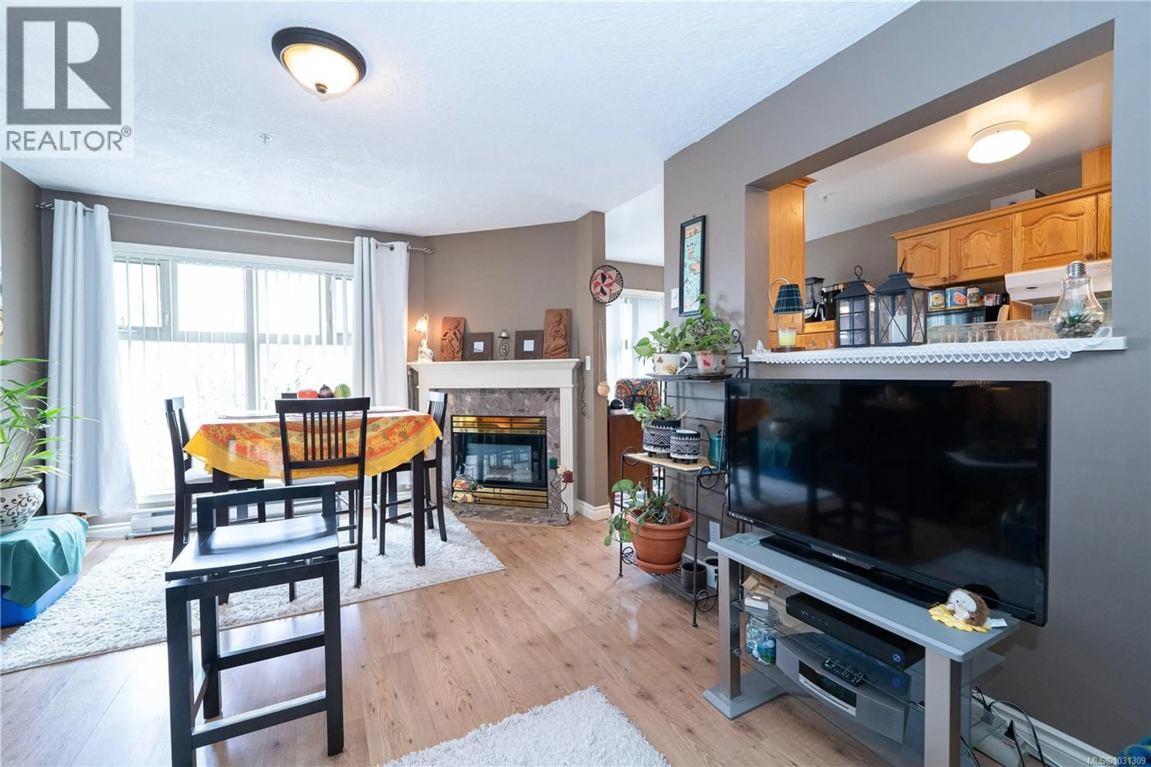 Living room with furniture, wood/laminate floor for 307 - 2527 QUADRA STREET, Victoria British Columbia V8T4E1