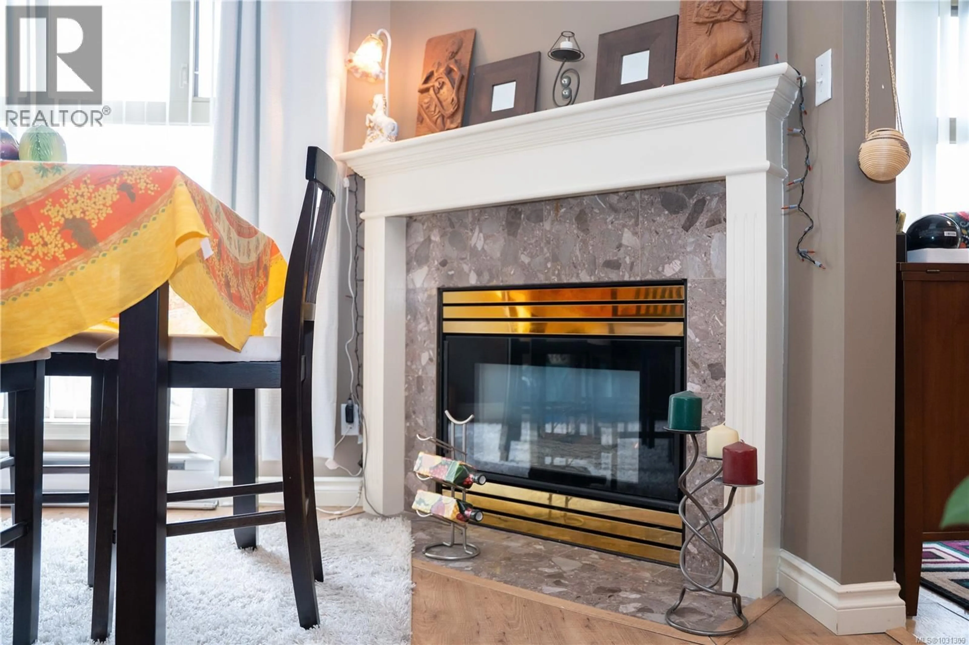 Unknown for 307 - 2527 QUADRA STREET, Victoria British Columbia V8T4E1