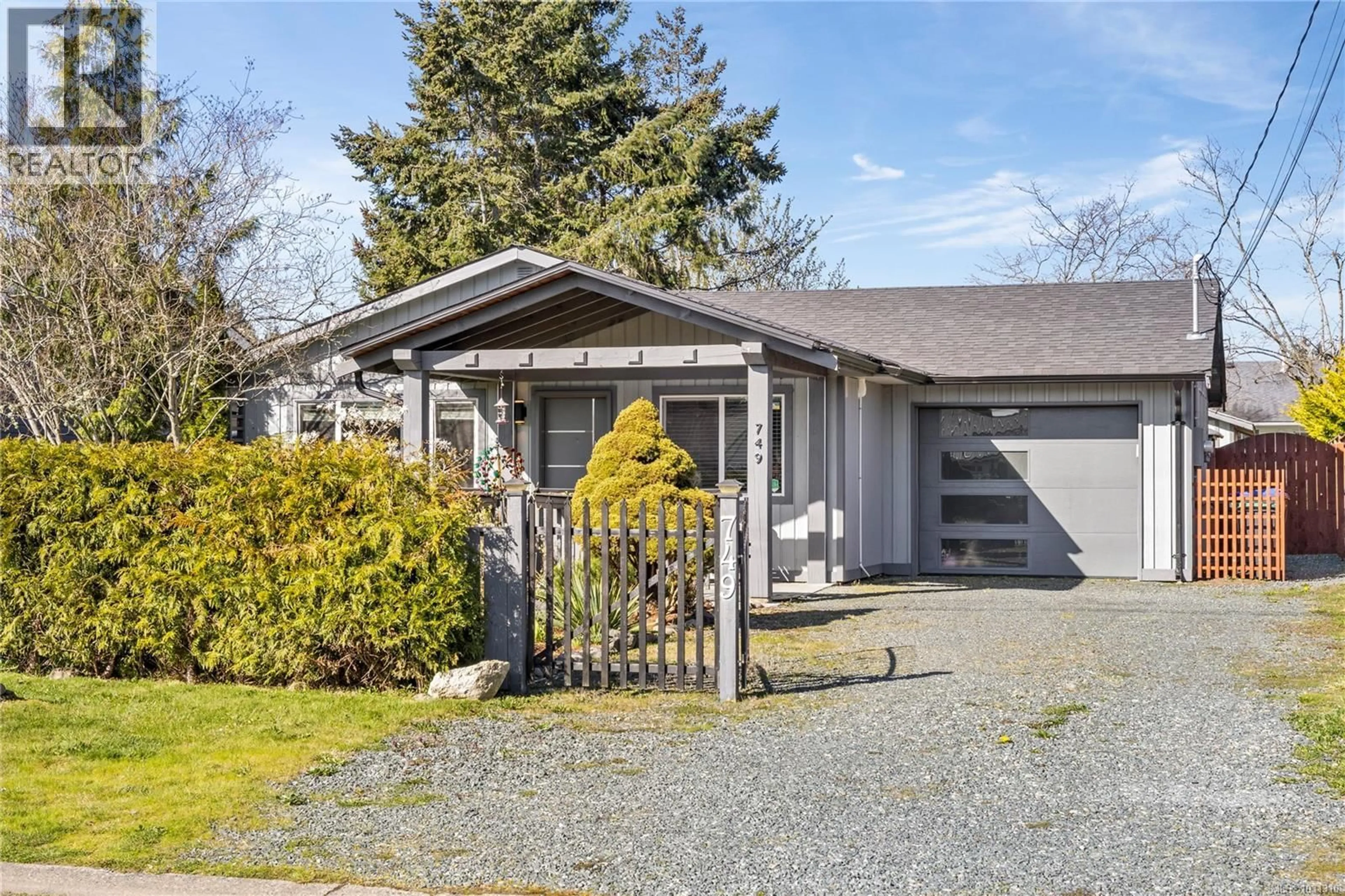 Home with vinyl exterior material, street for 749 PHILLIPS STREET, Parksville British Columbia V9P1A7