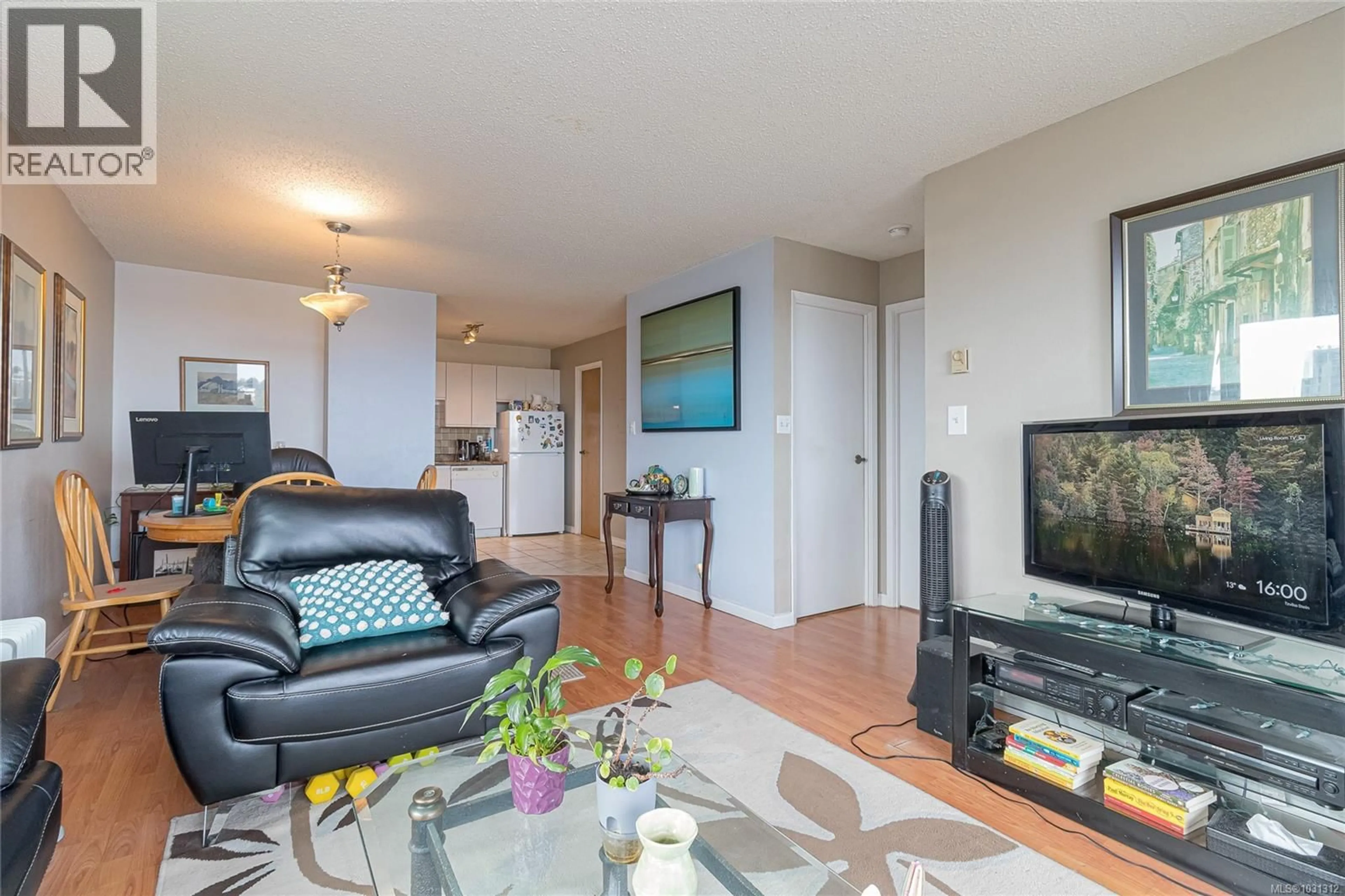 Living room with furniture, unknown for 1109 - 1630 QUADRA STREET, Victoria British Columbia V8W3J5