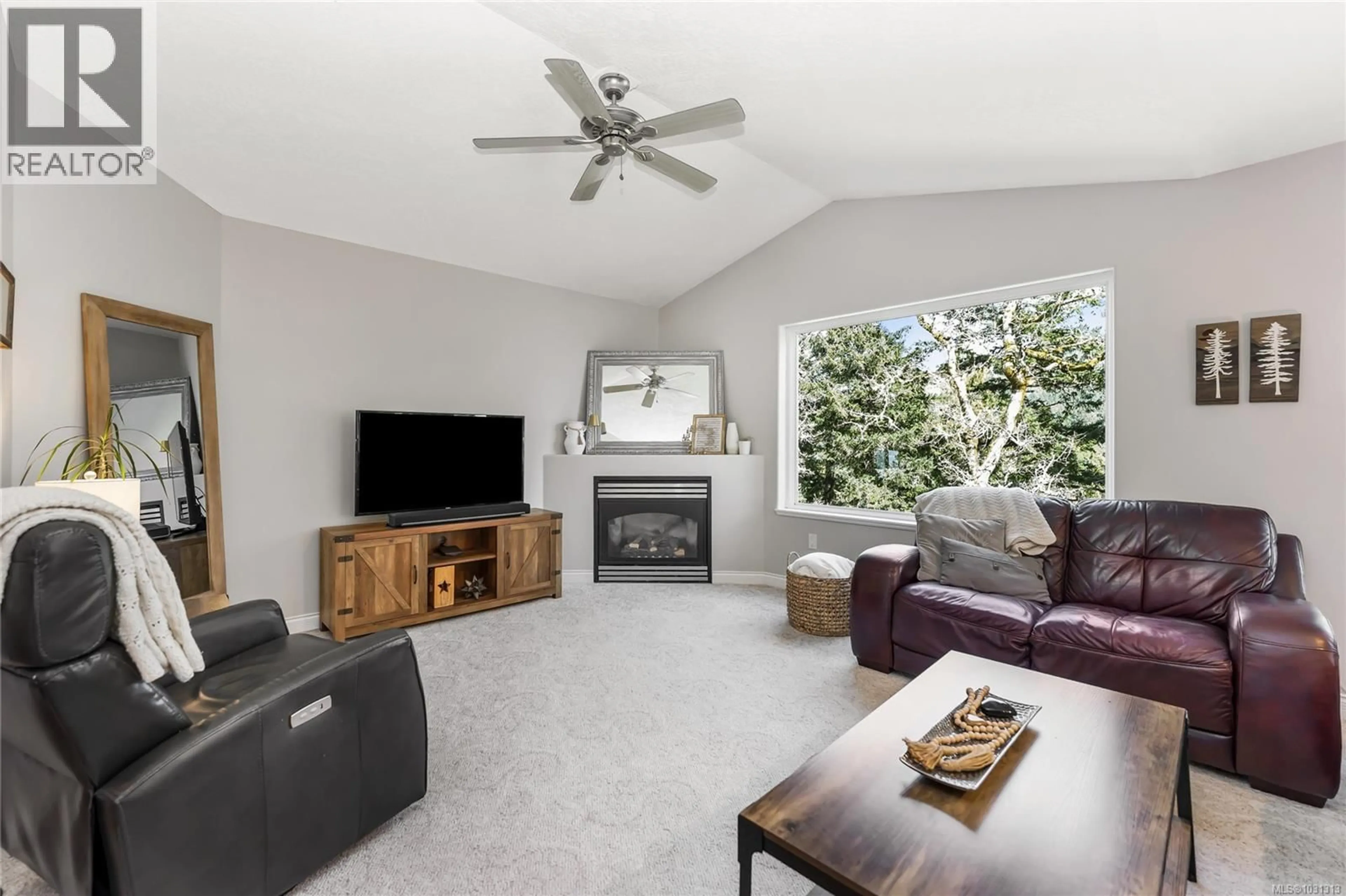 Living room with furniture, unknown for 1694 EAGLE VIEW PLACE, Duncan British Columbia V9L6R1