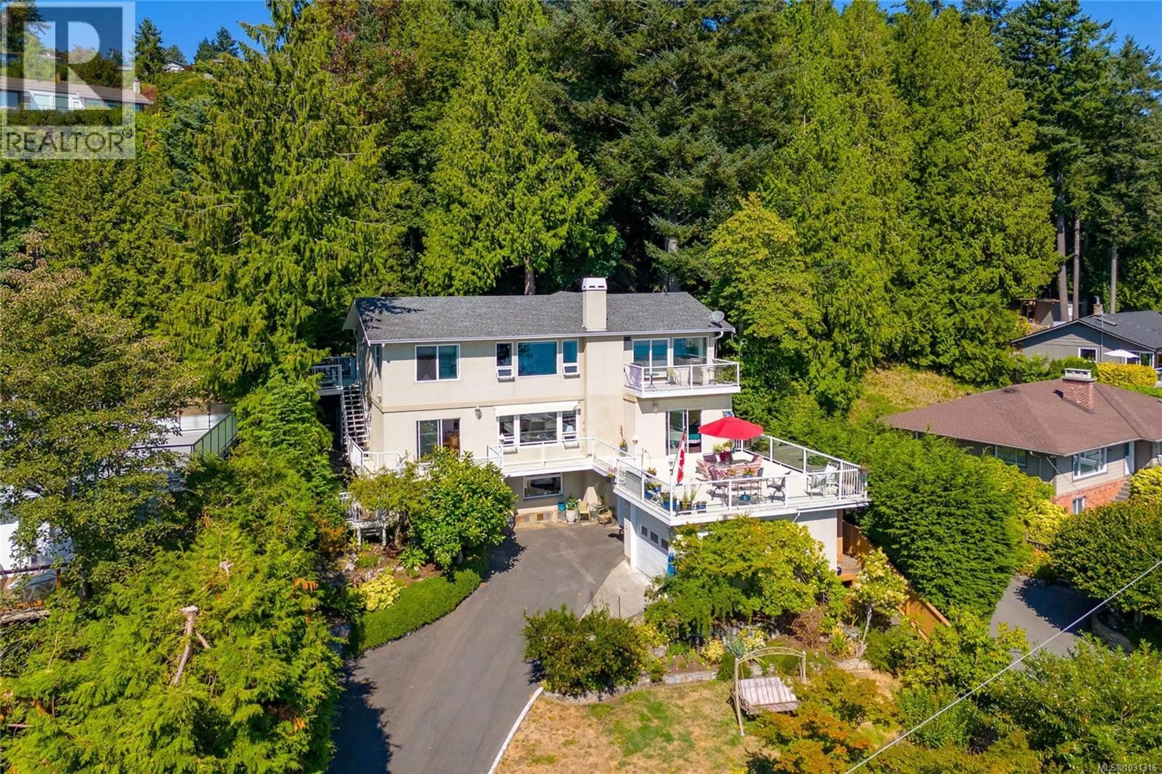 A pic from outside/outdoor area/front of a property/back of a property/a pic from drone, unknown for 4964 LOCHSIDE DRIVE, Saanich British Columbia V8Y2E4