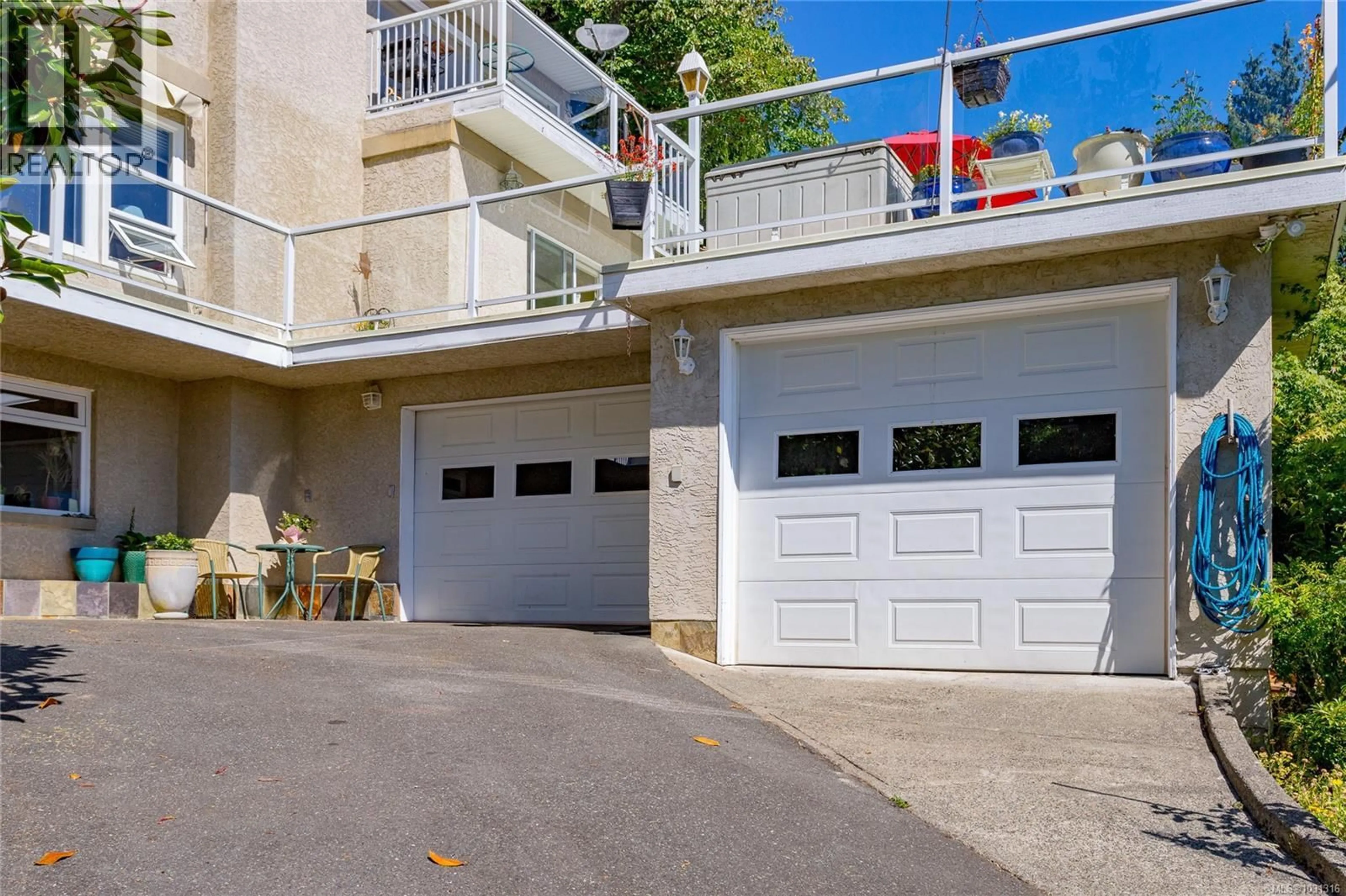 Indoor garage for 4964 LOCHSIDE DRIVE, Saanich British Columbia V8Y2E4