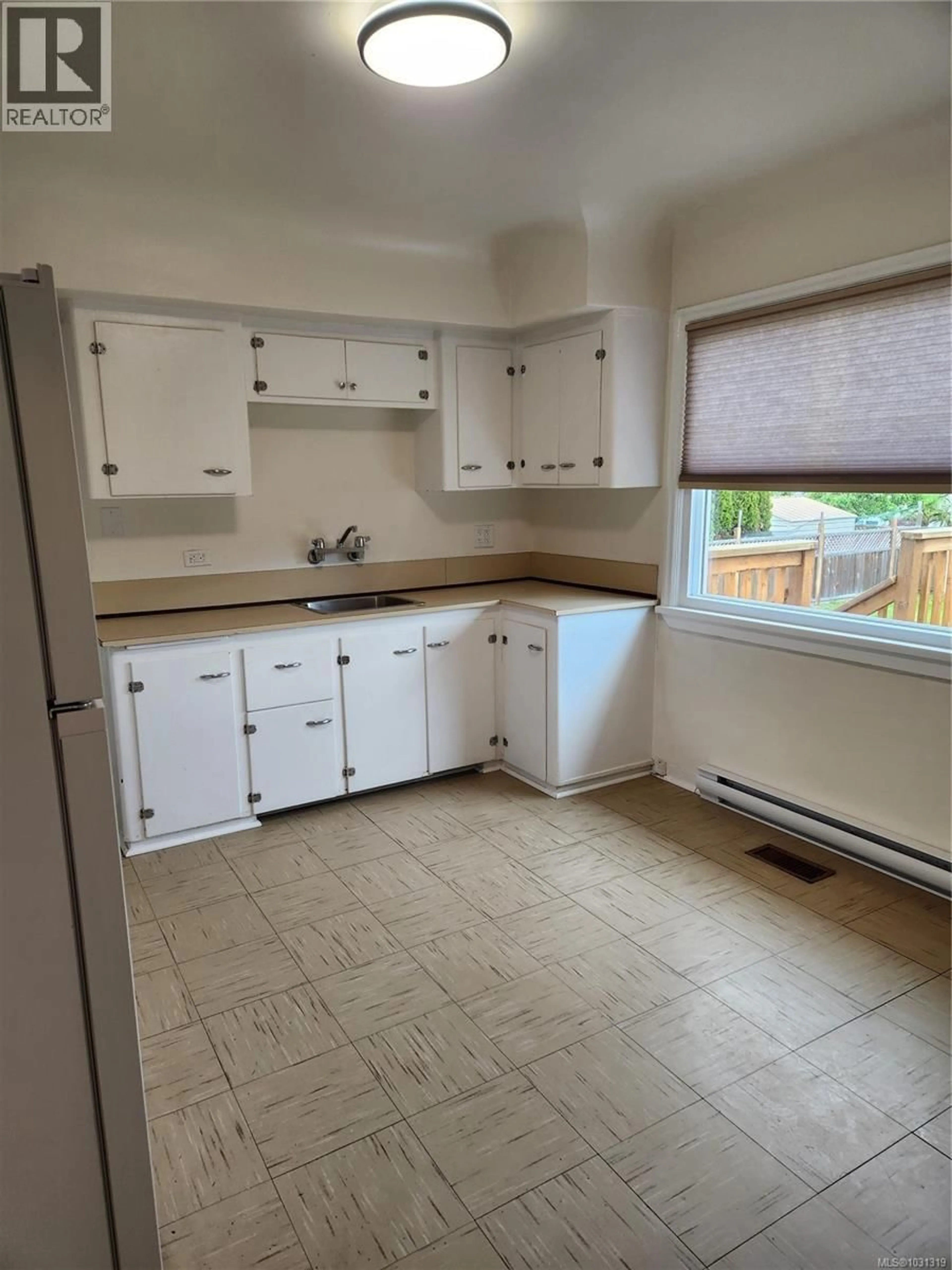 Standard kitchen, unknown for 4371 SHELBOURNE STREET, Saanich British Columbia V8N3G4